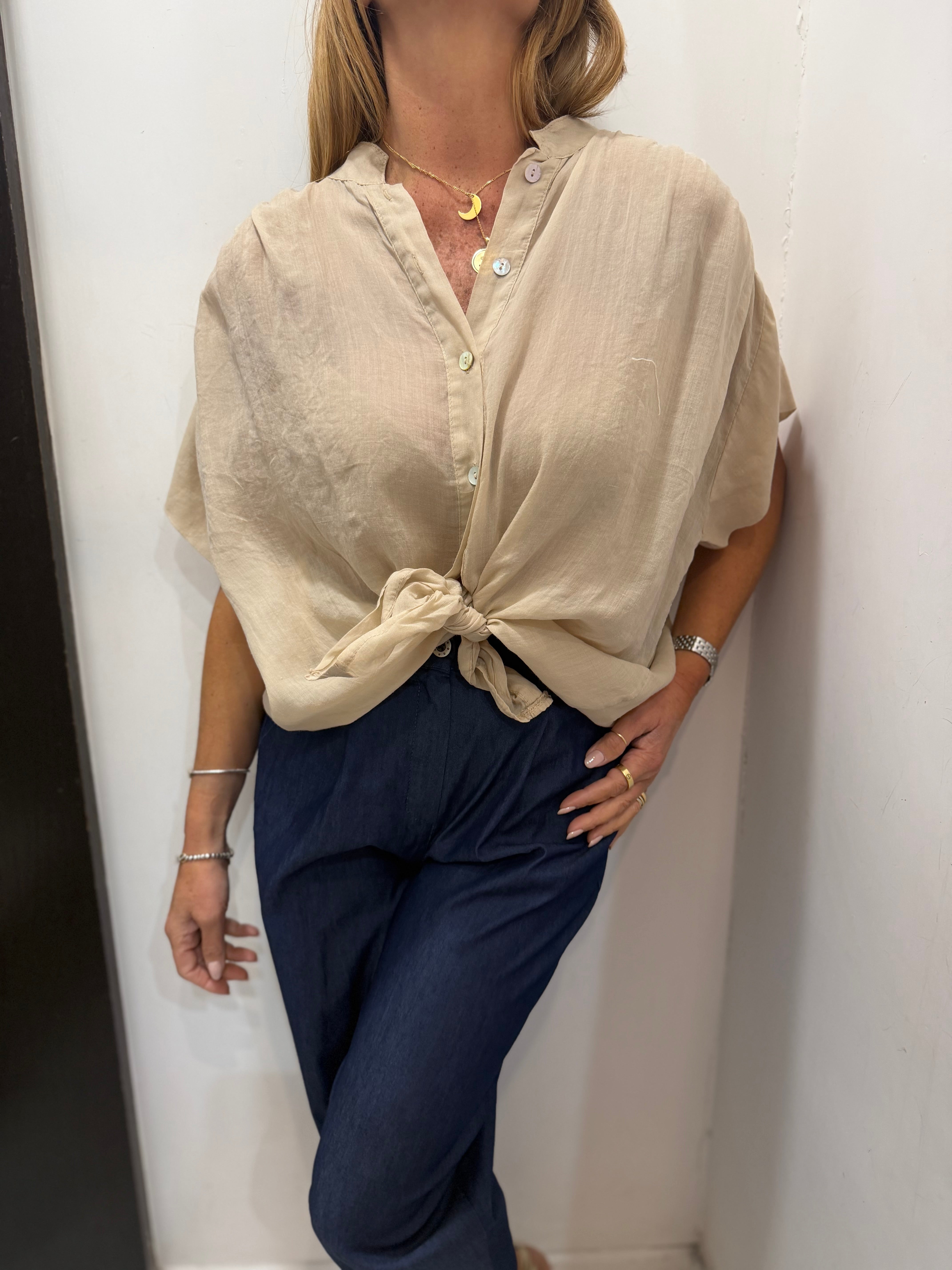 Camicia in lino beige con nodo frontale Emisphere