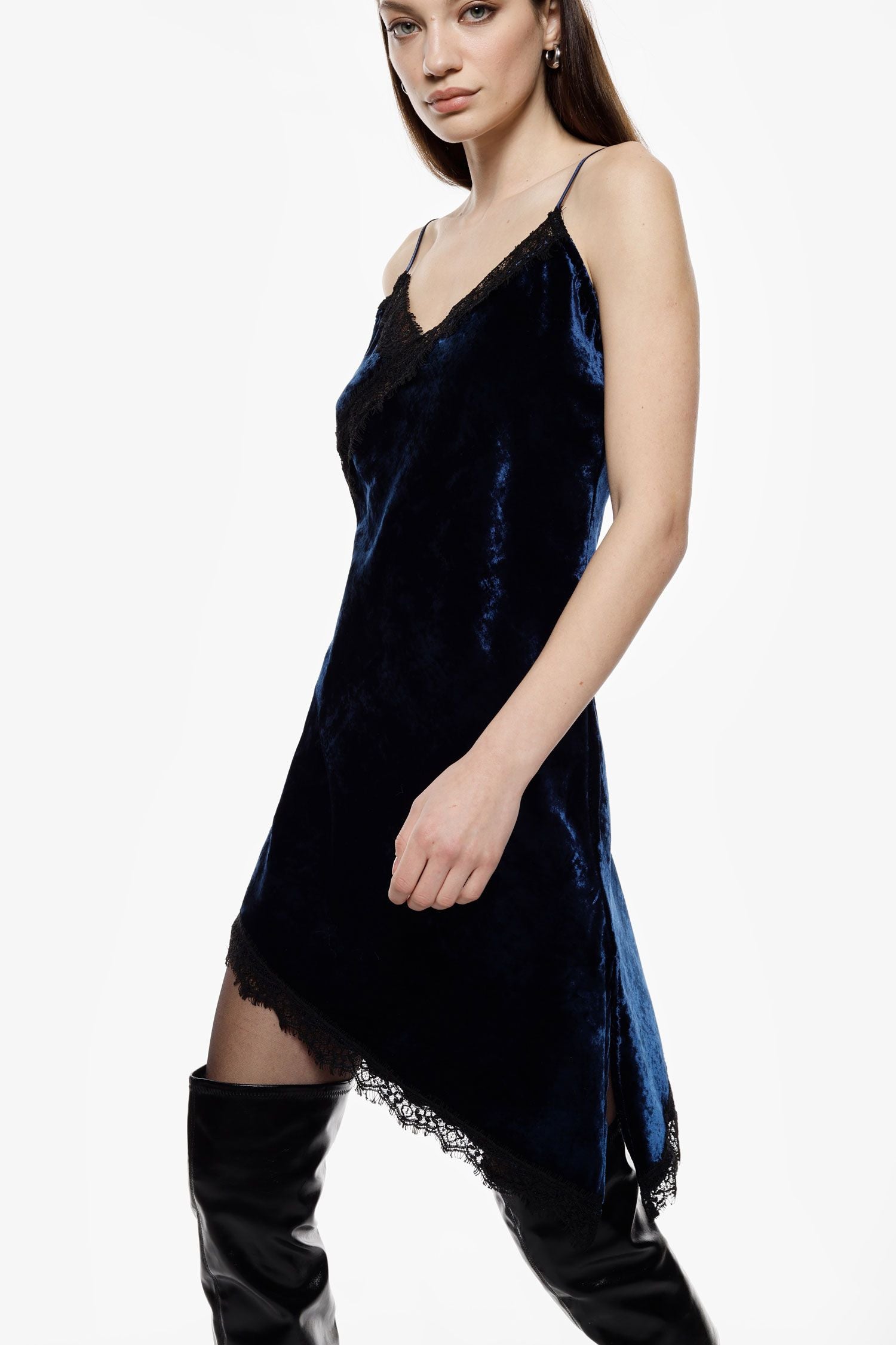 Abito corto con spalline e bordo in pizzo Imperial