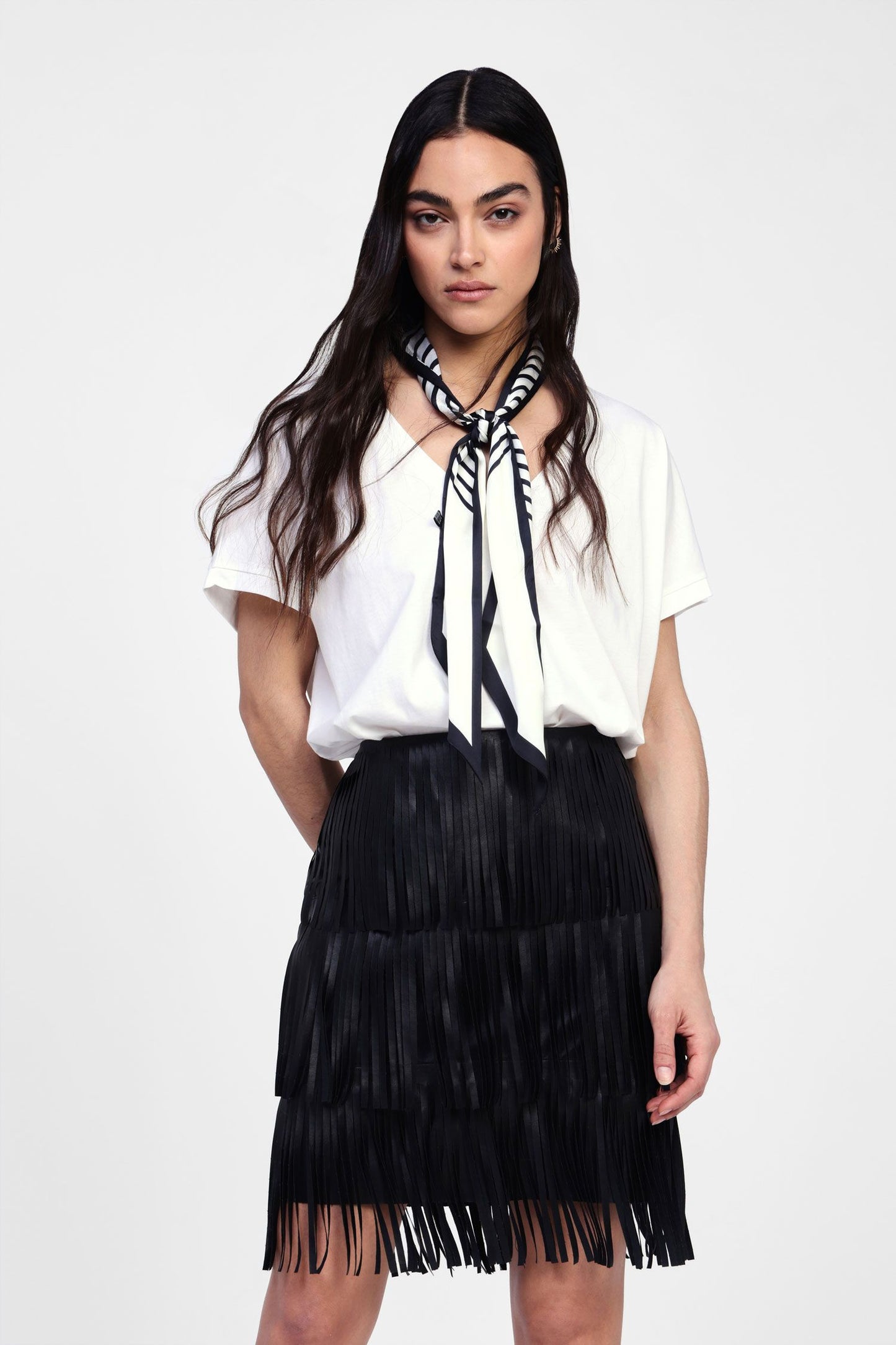 T-shirt con maniche corte e scollo v e foulard Dixie