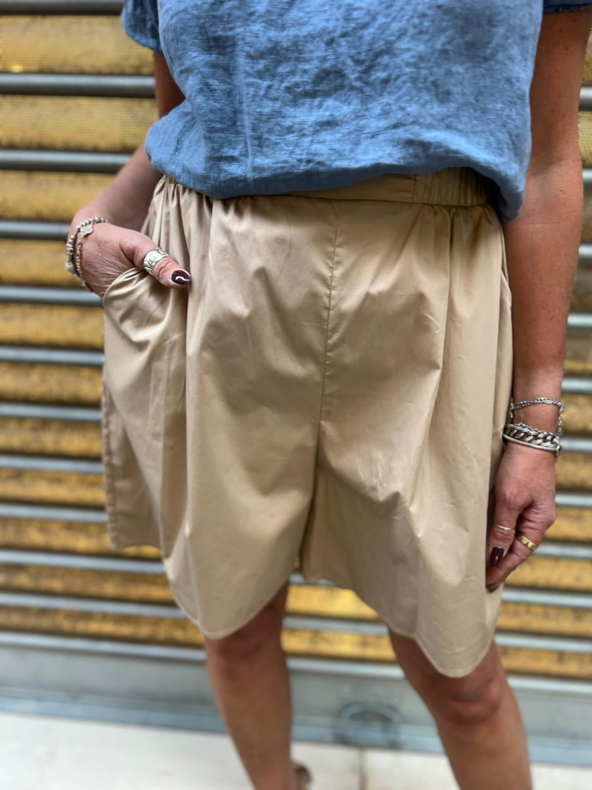 Shorts al ginocchio tinta unita “Lilia” Imperial