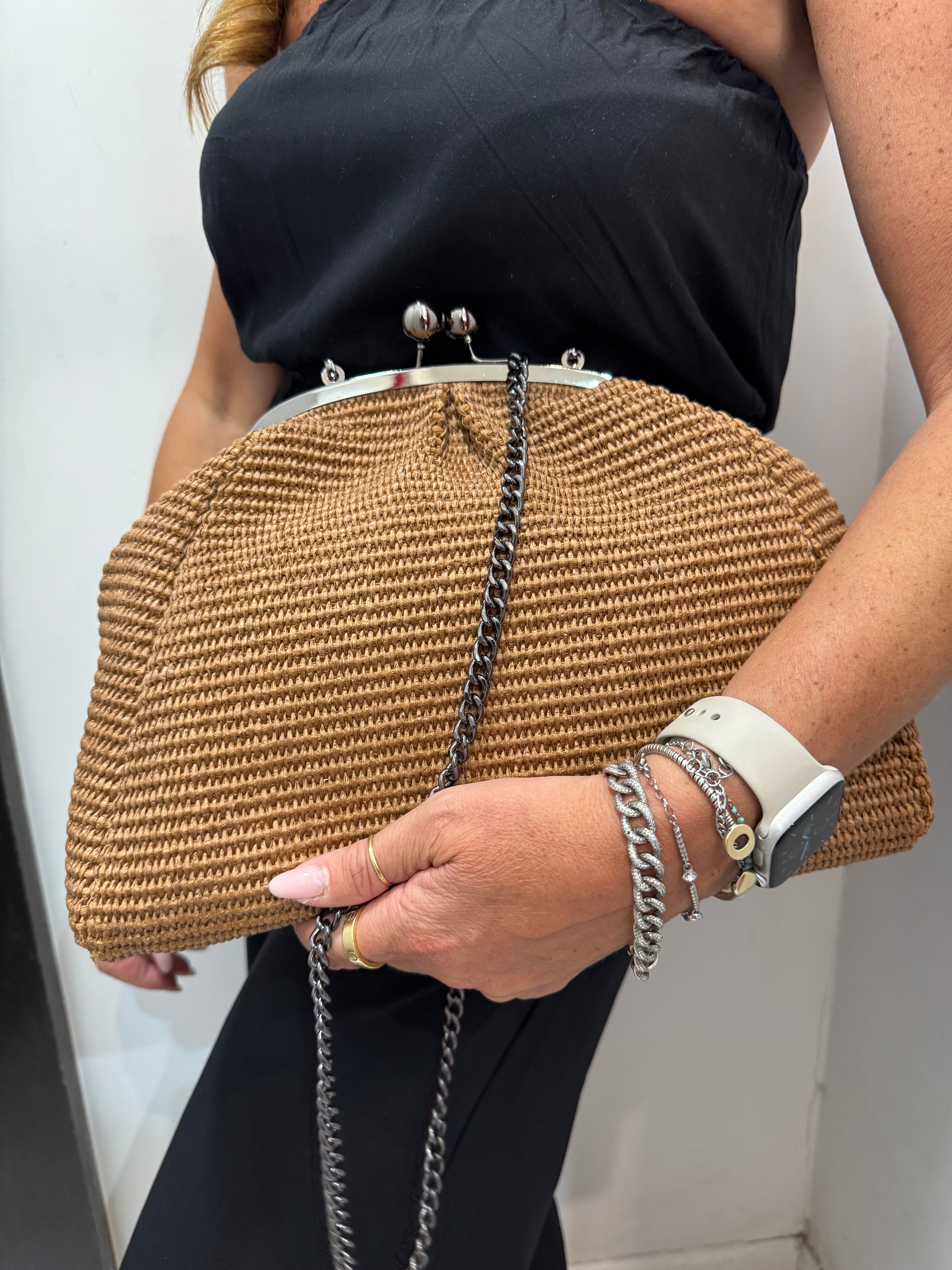Maxi clutch in rafia
