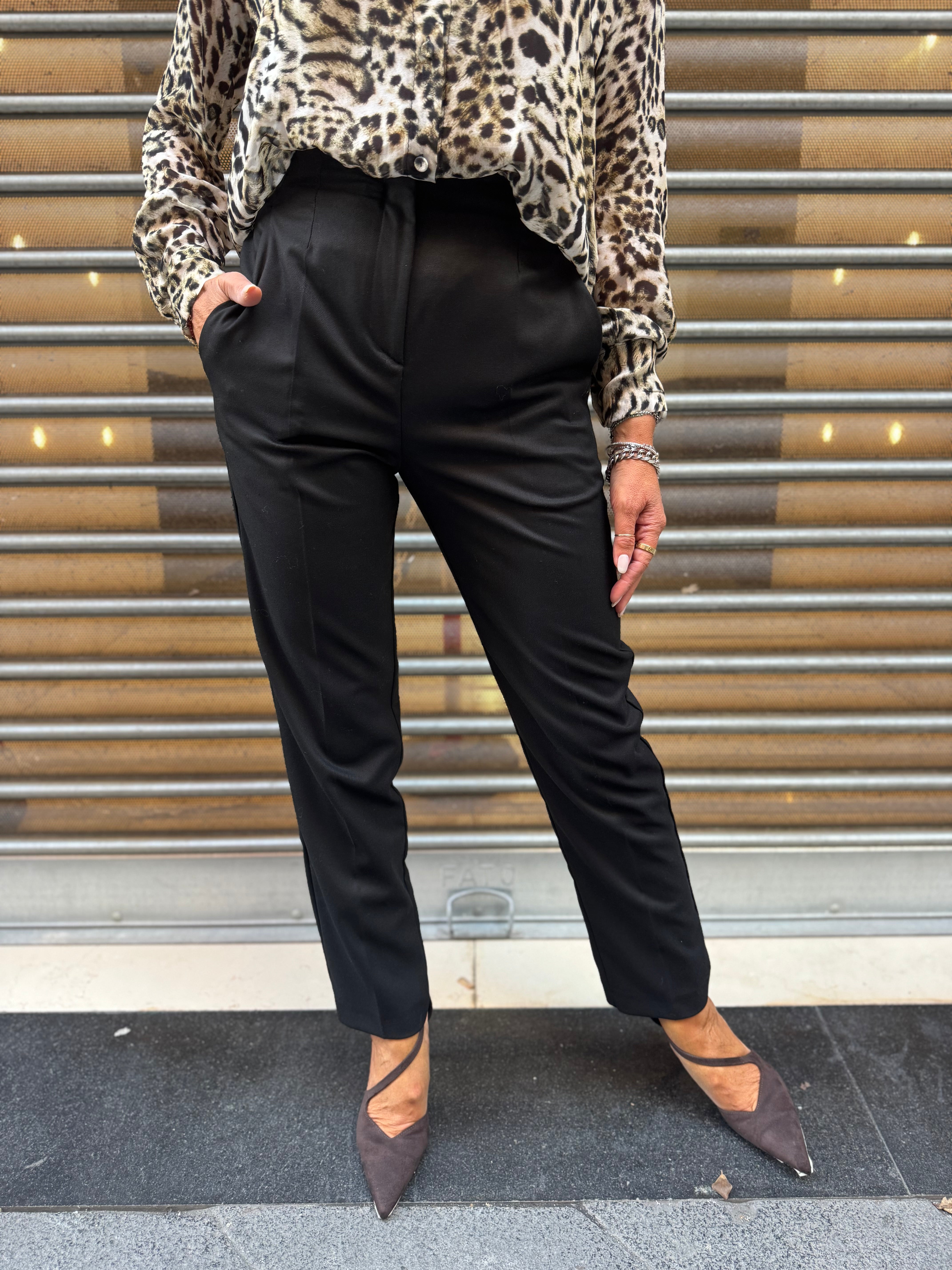 Pantalone a Sigaretta con Piega Centrale Icona