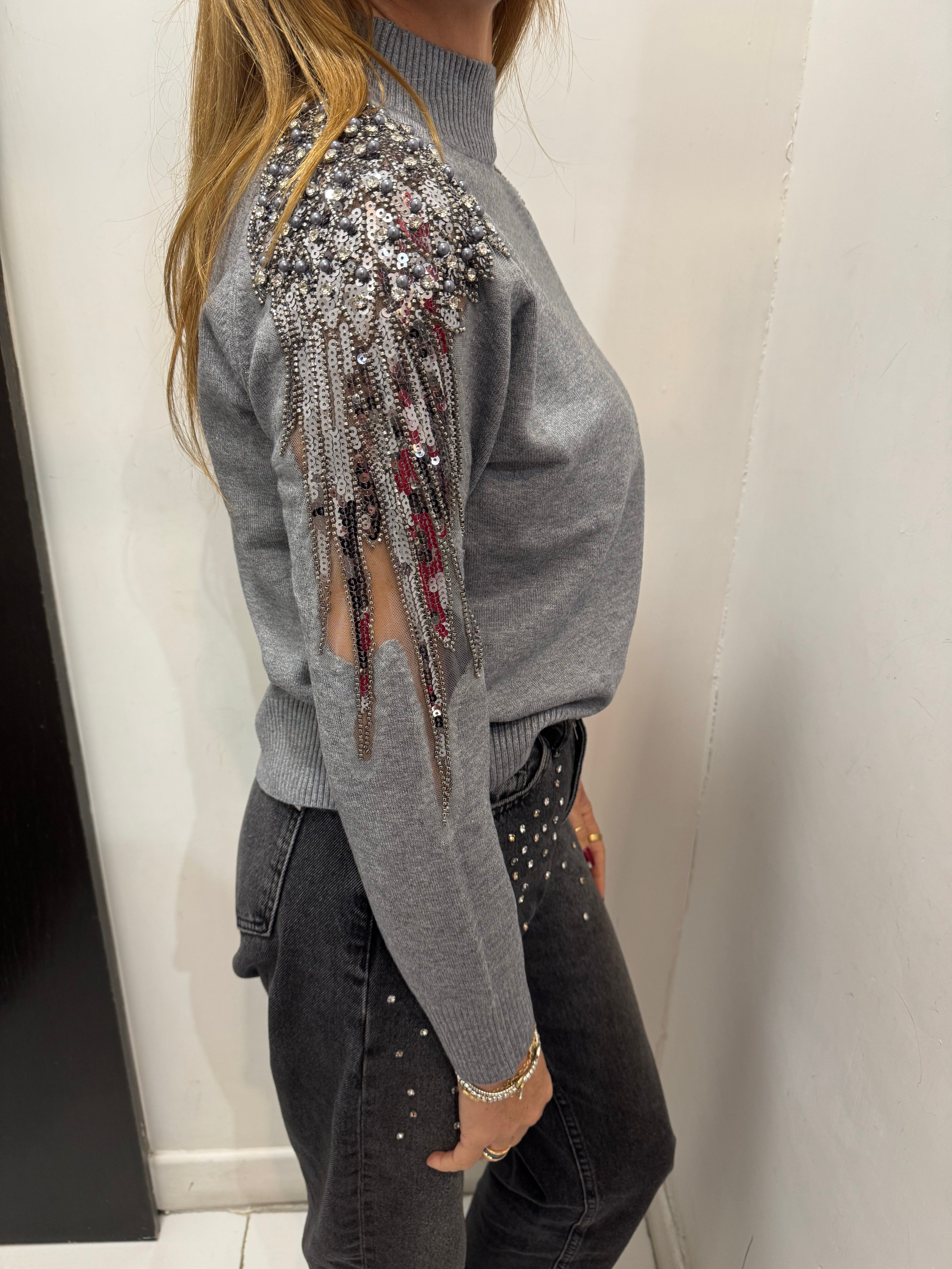 Maglia con applicazioni e paillettes sulle spalle Emisphere