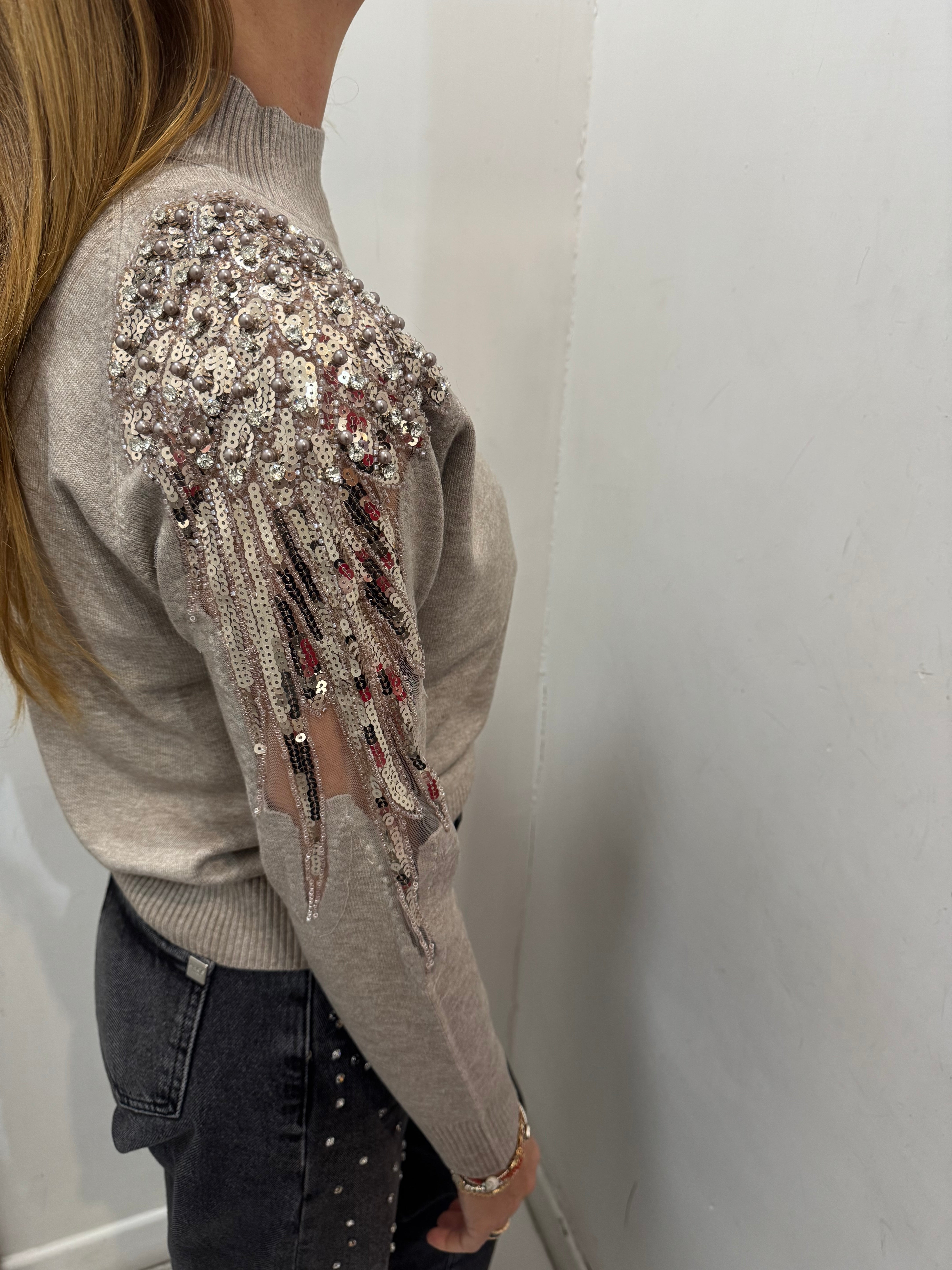 Maglia con applicazioni e paillettes sulle spalle Emisphere