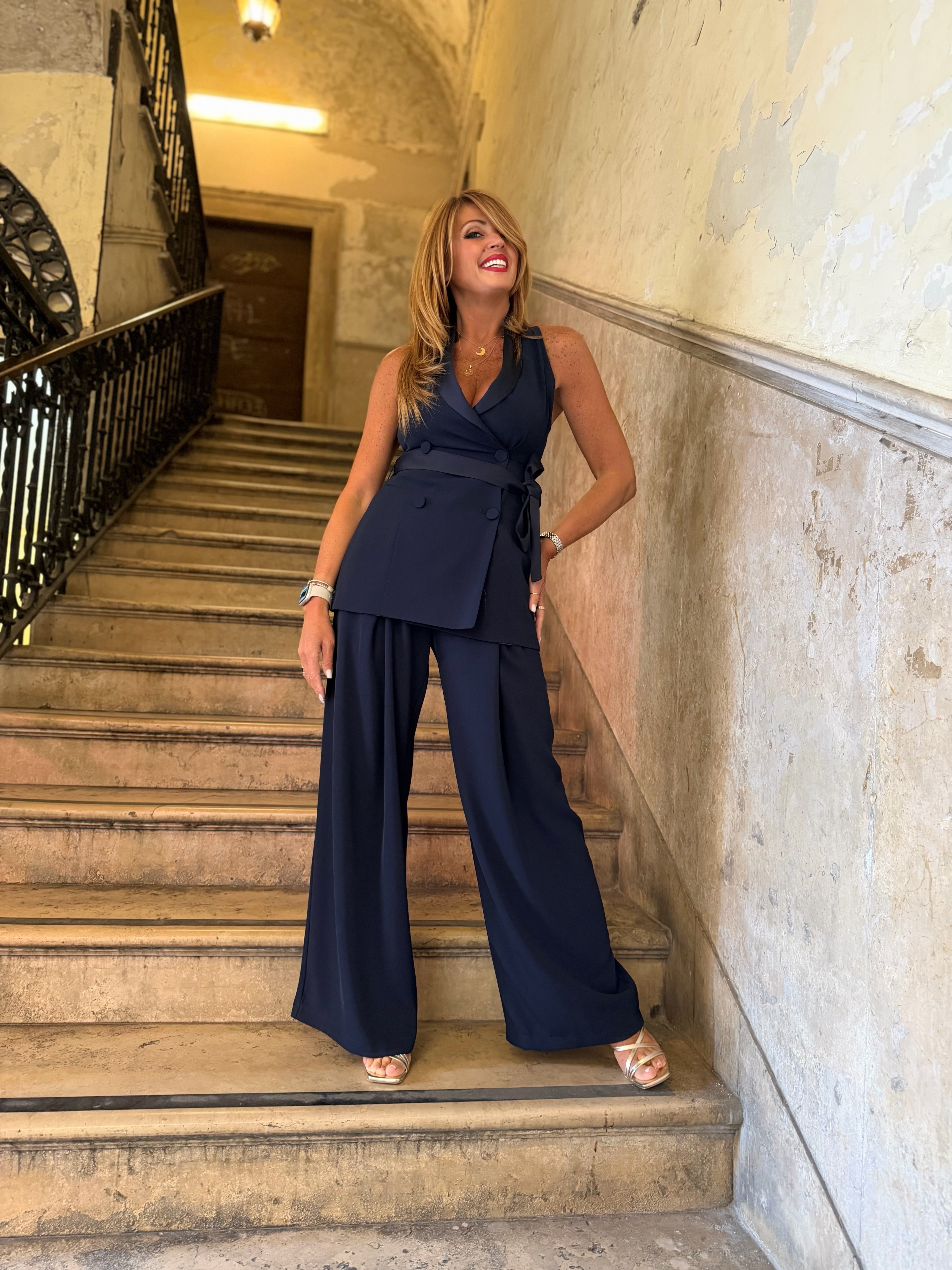 Completo con gilet scollo all’americana e pantalone fluido Imperial