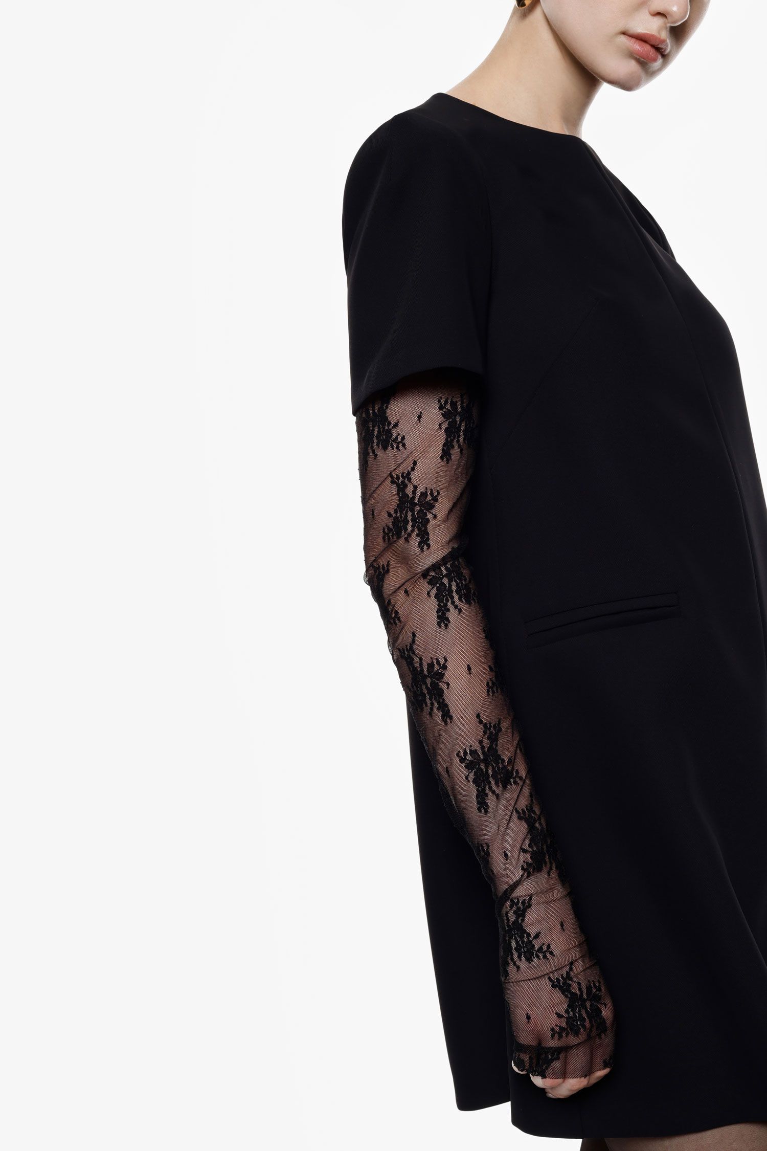 Abito corto con maniche corte e applicazioni in pizzo Imperial