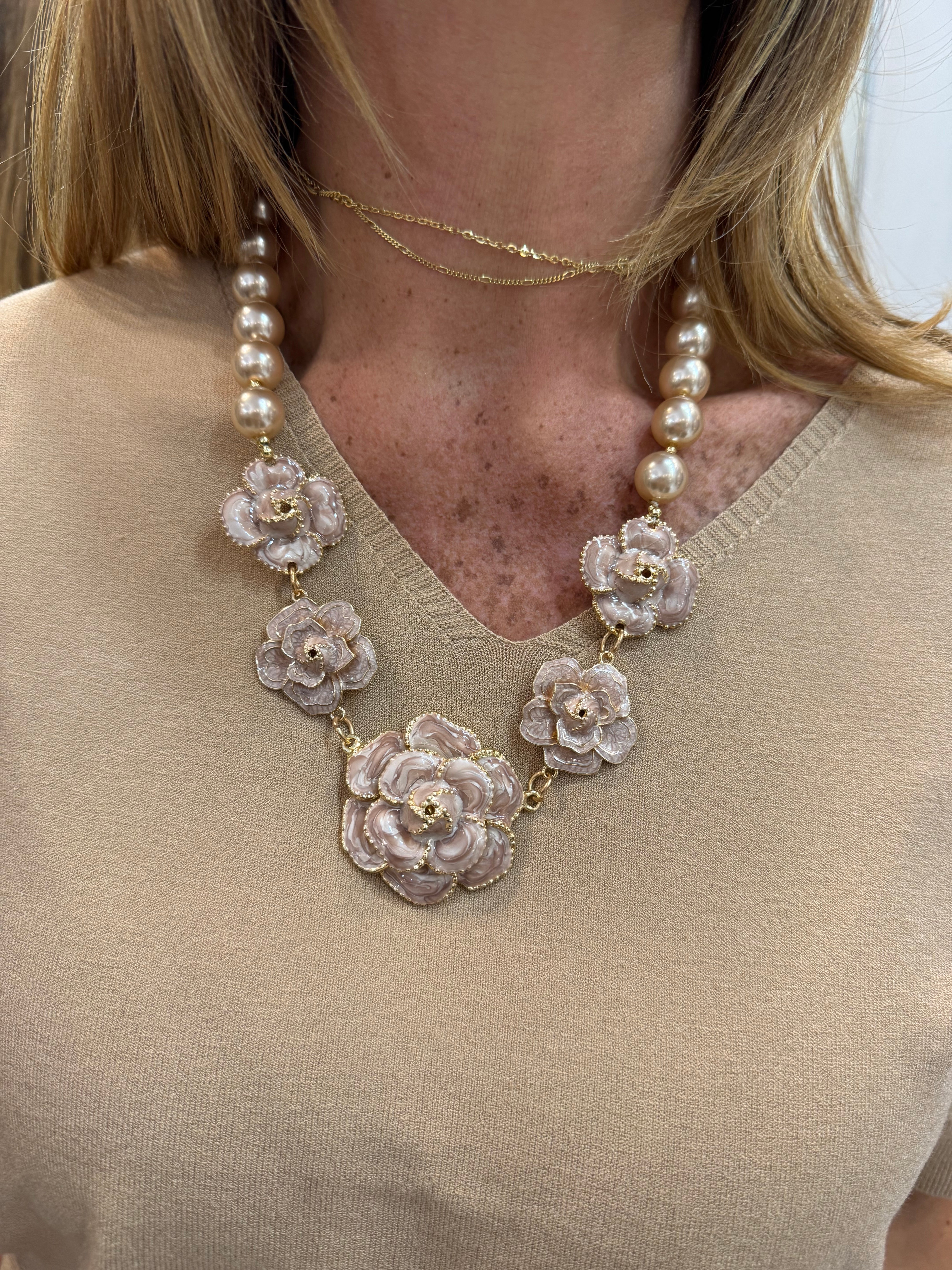 Collana girocollo camelia Emisphere
