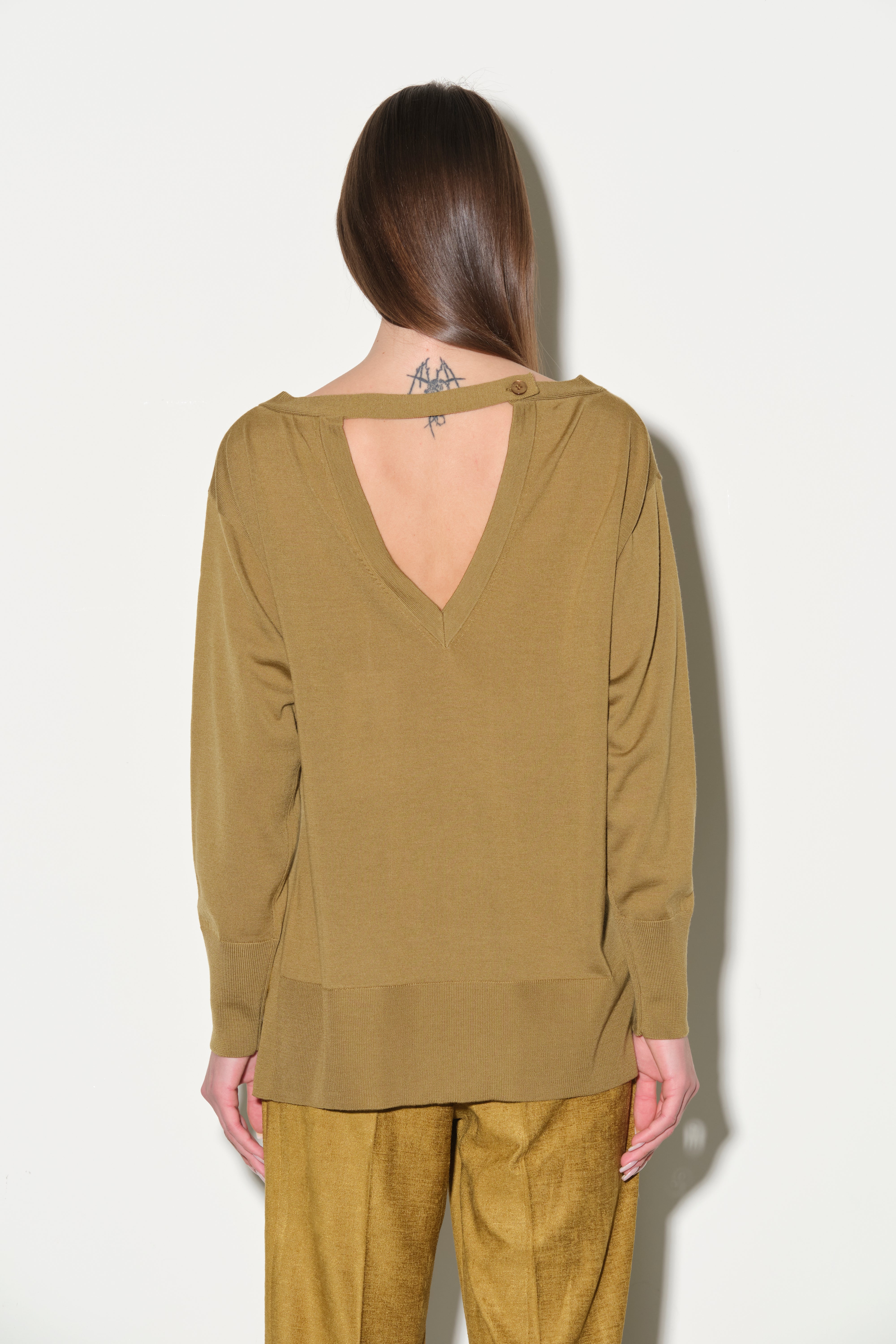 Maglia lunga in maglia fine con scollo sulla schiena
 Kaos Donna