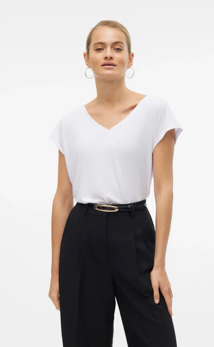 T-shirt scollo a V in modal Vero Moda