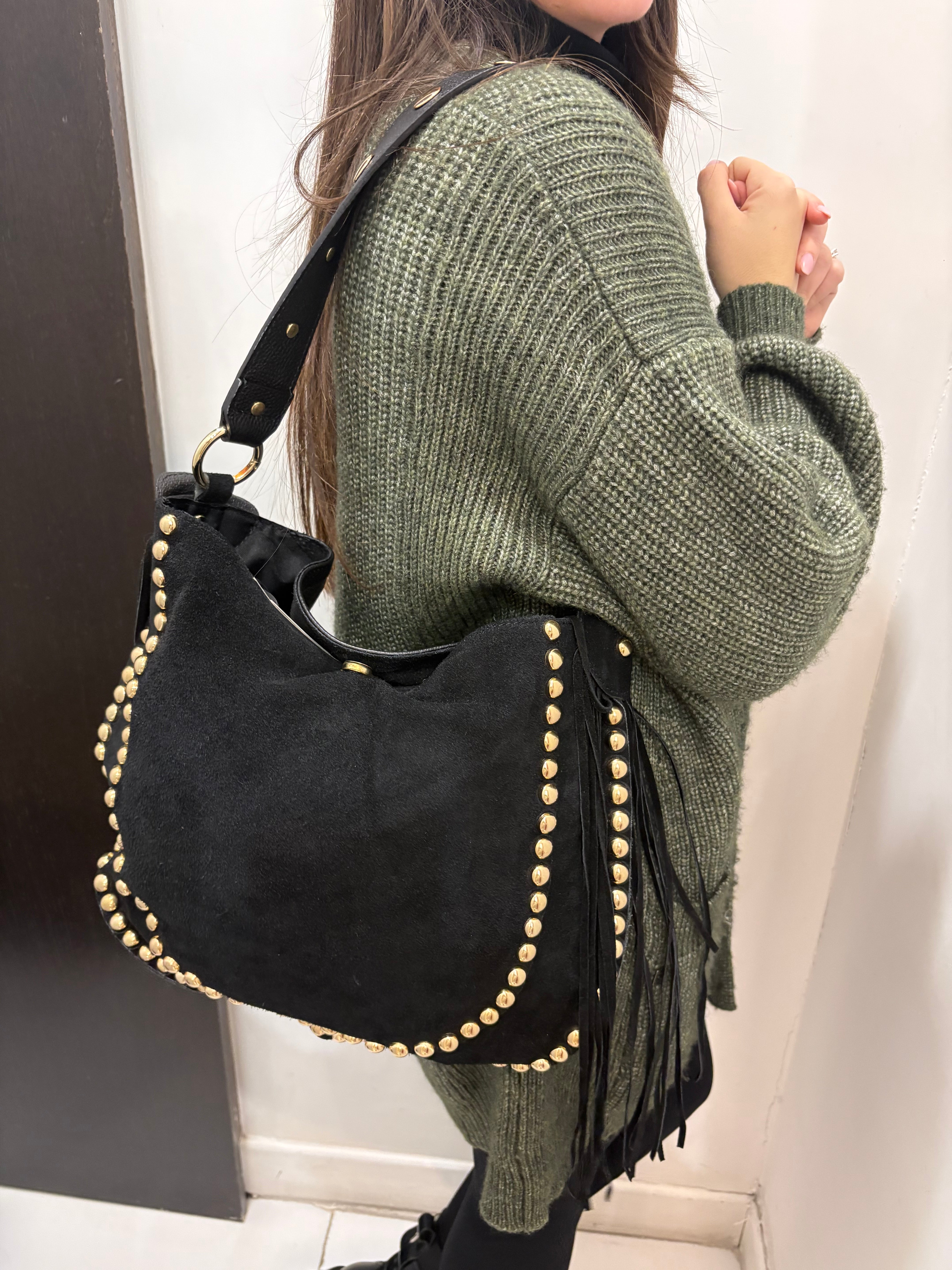 Borsa a spalla in camoscio con borchie Emisphere