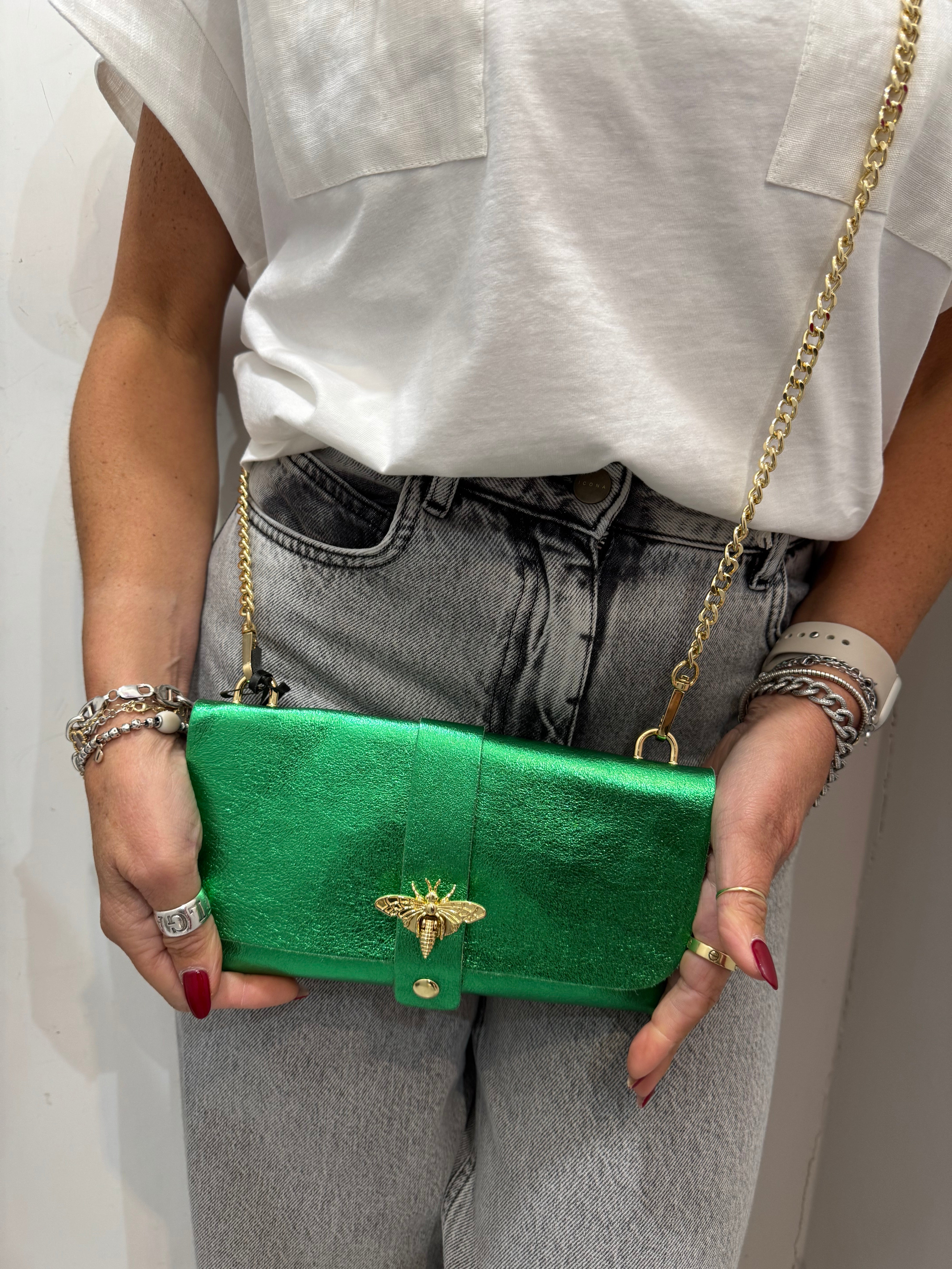 Pochette con tracolla con dettaglio ape Emisphere