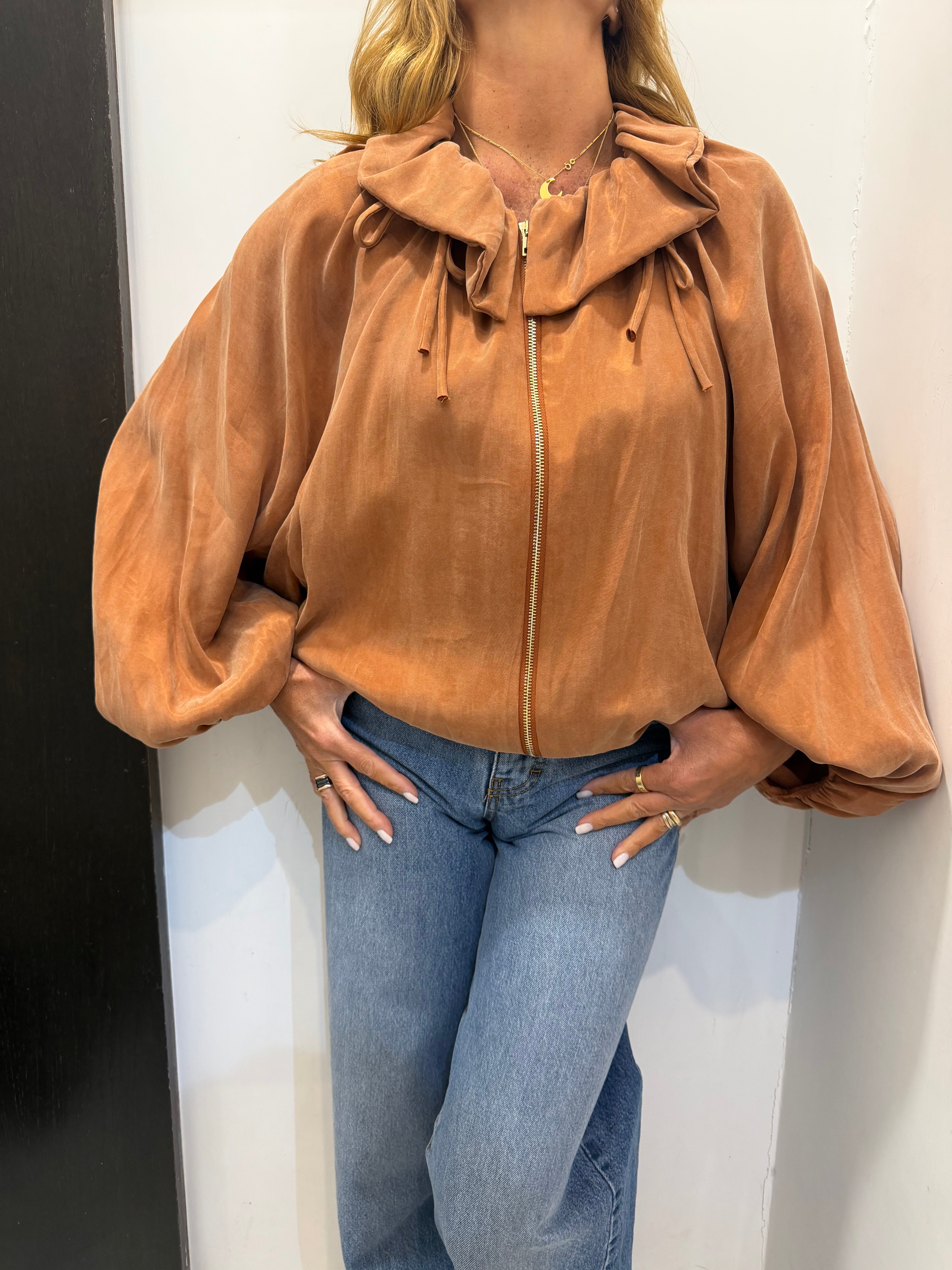 Giubbotto fluido effetto seta lavata con collo drappeggiato Emisphere