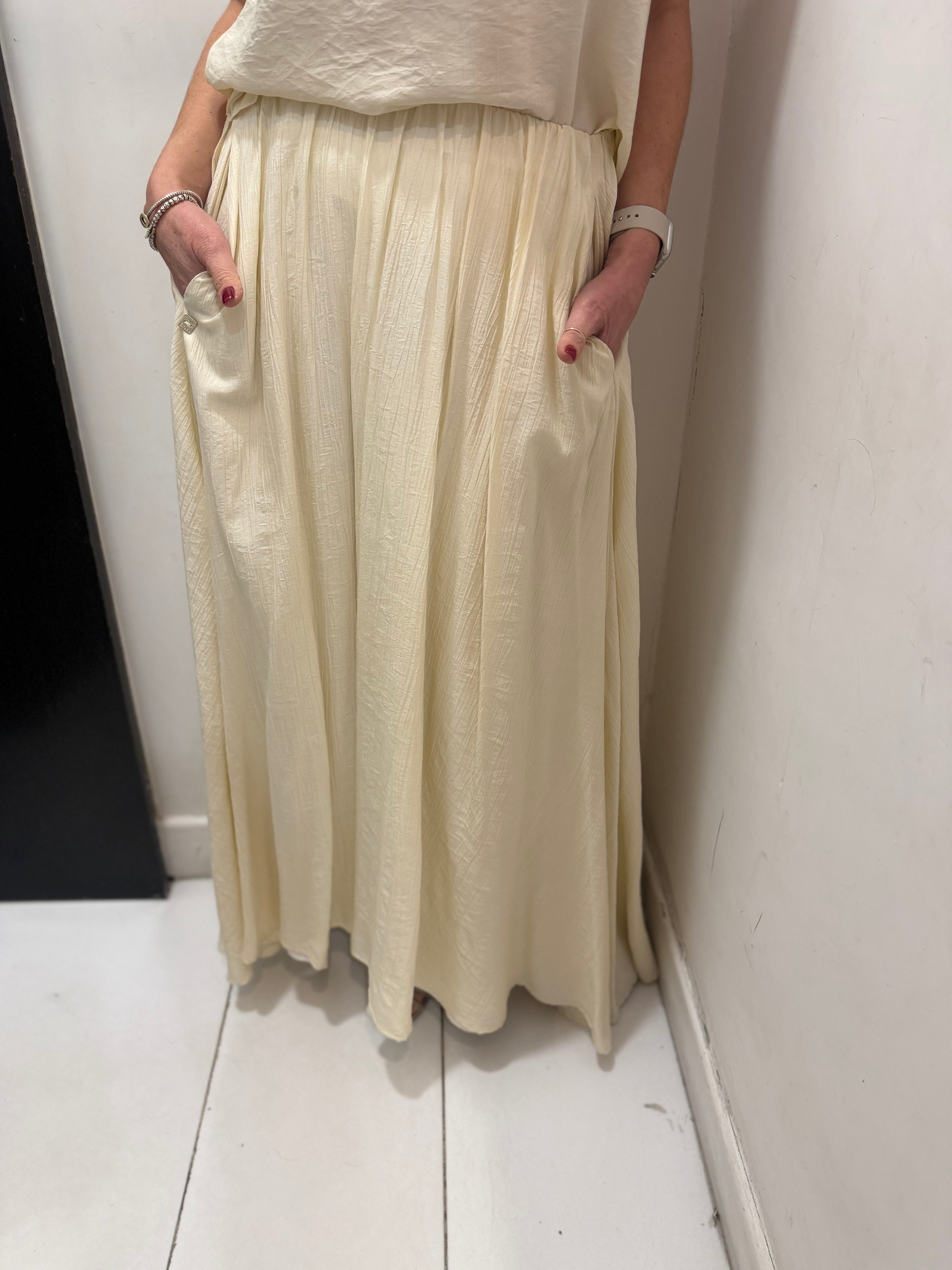 Gonna ampia Manila Grace