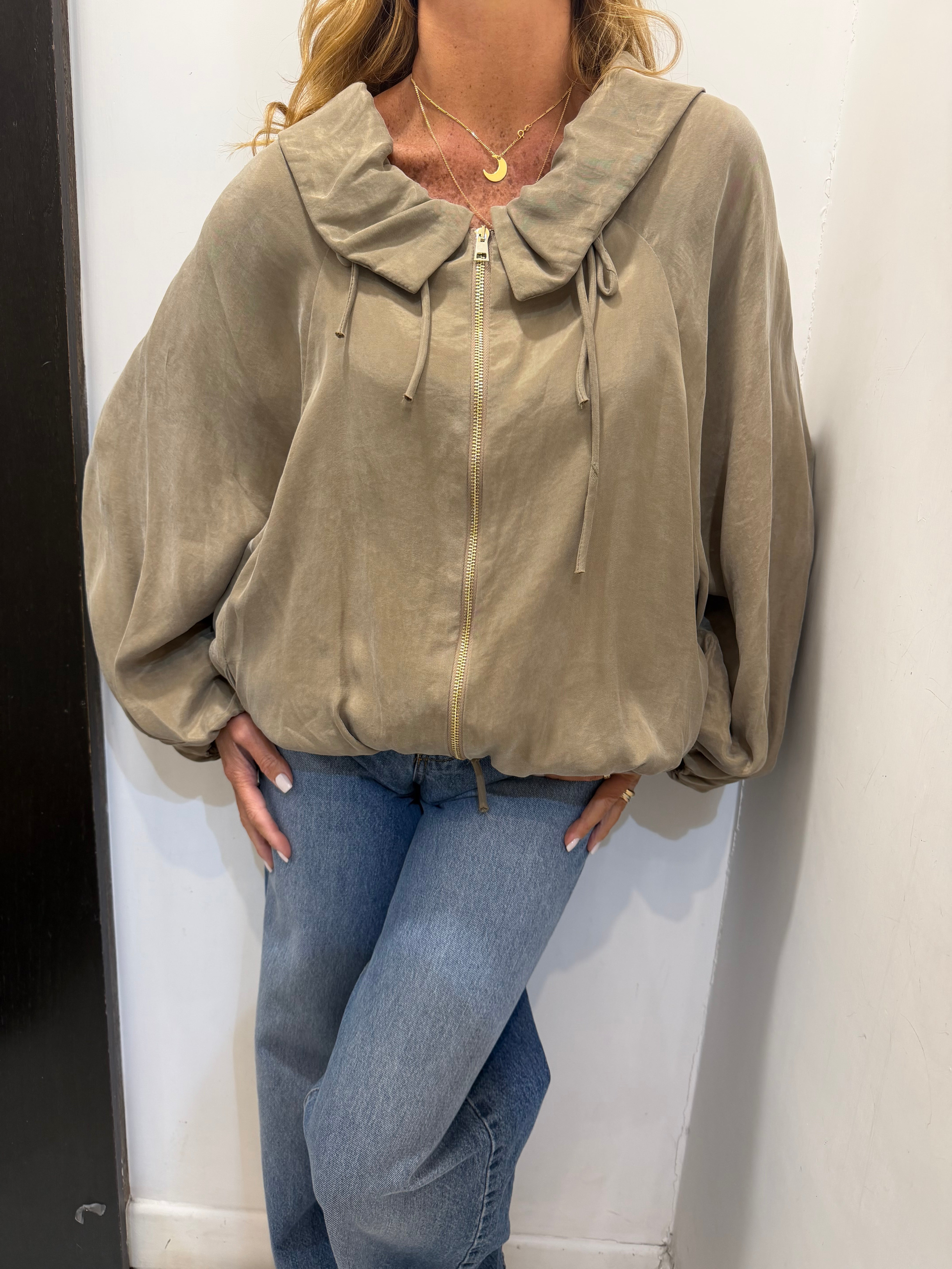 Giubbotto fluido effetto seta lavata con collo drappeggiato Emisphere