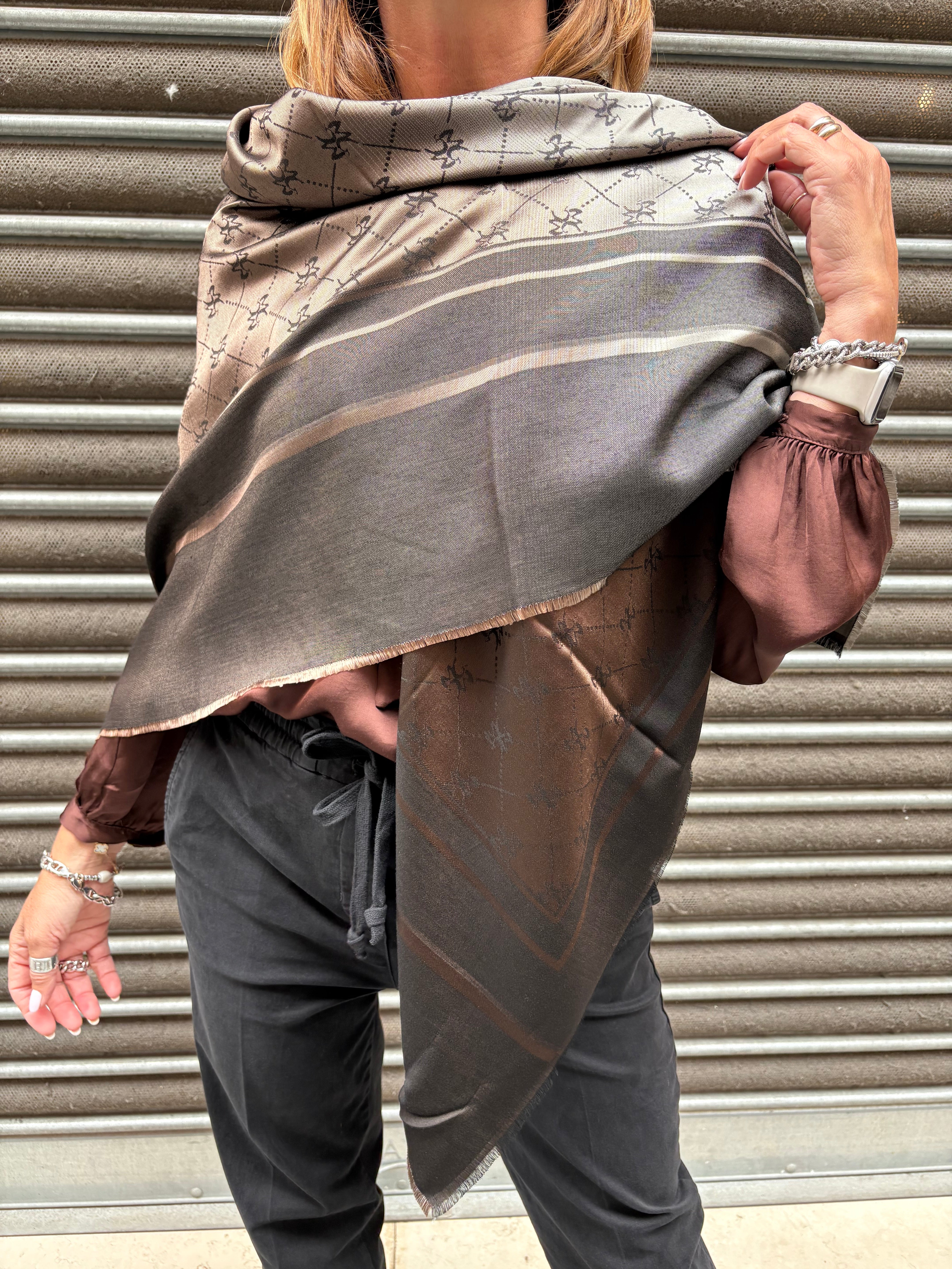 Foulard sfumato logo Manila Grace