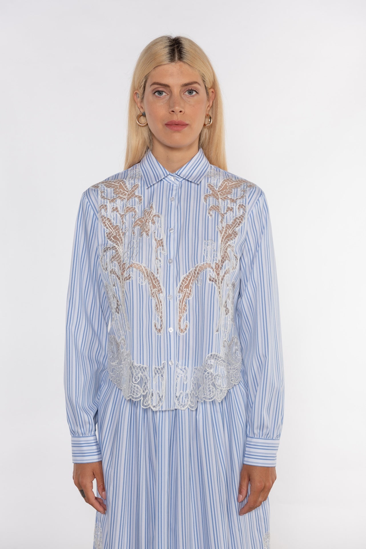 Camicia motivo rigato con pizzo macramé Kaos Donna