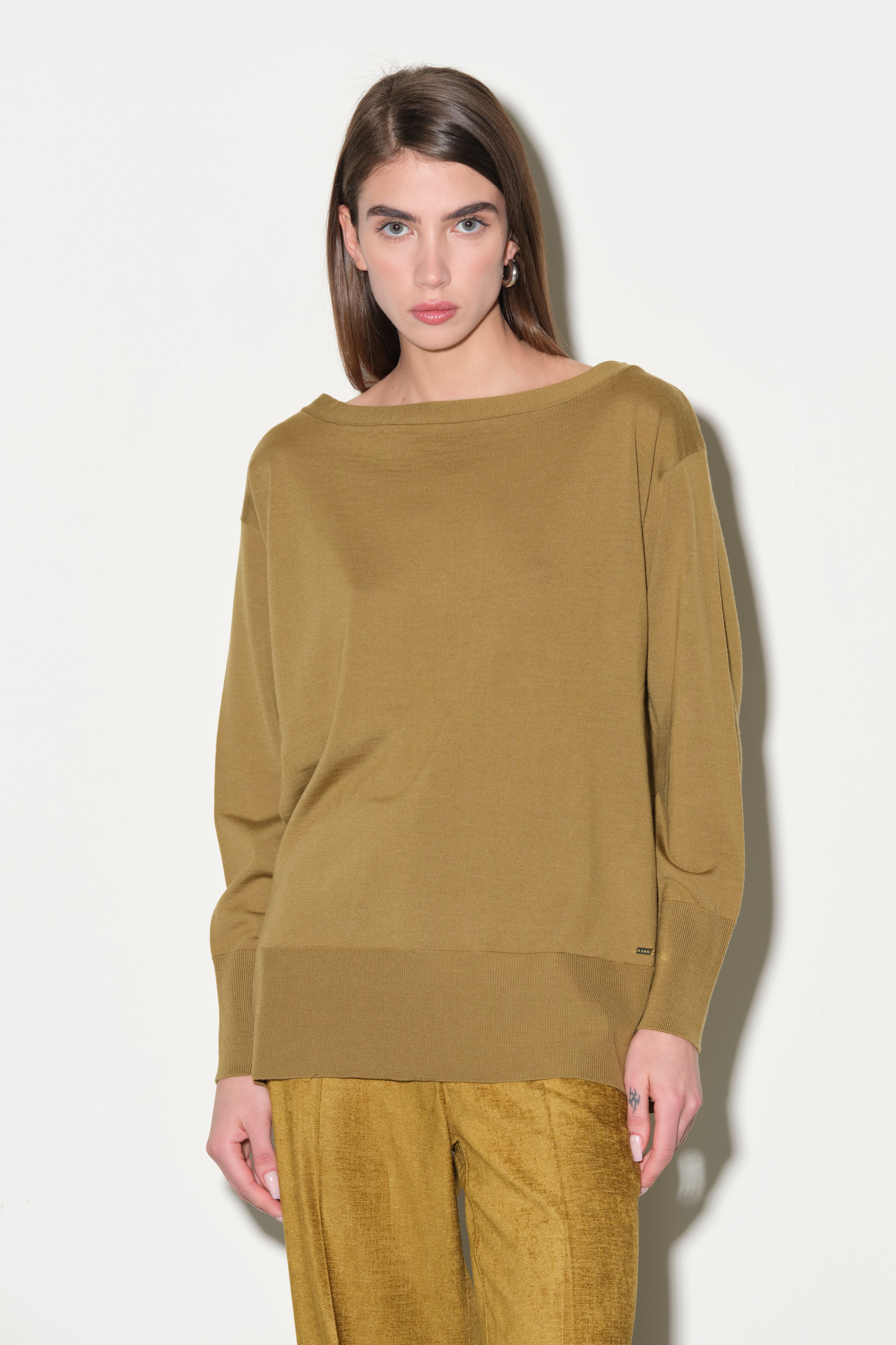Maglia lunga in maglia fine con scollo sulla schiena
 Kaos Donna