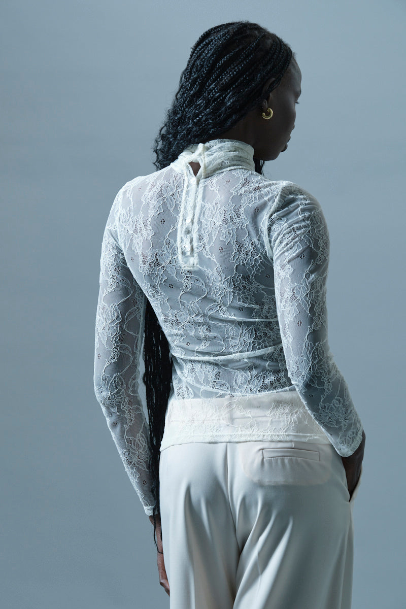 Blusa in Pizzo con Collo Alto
Icona