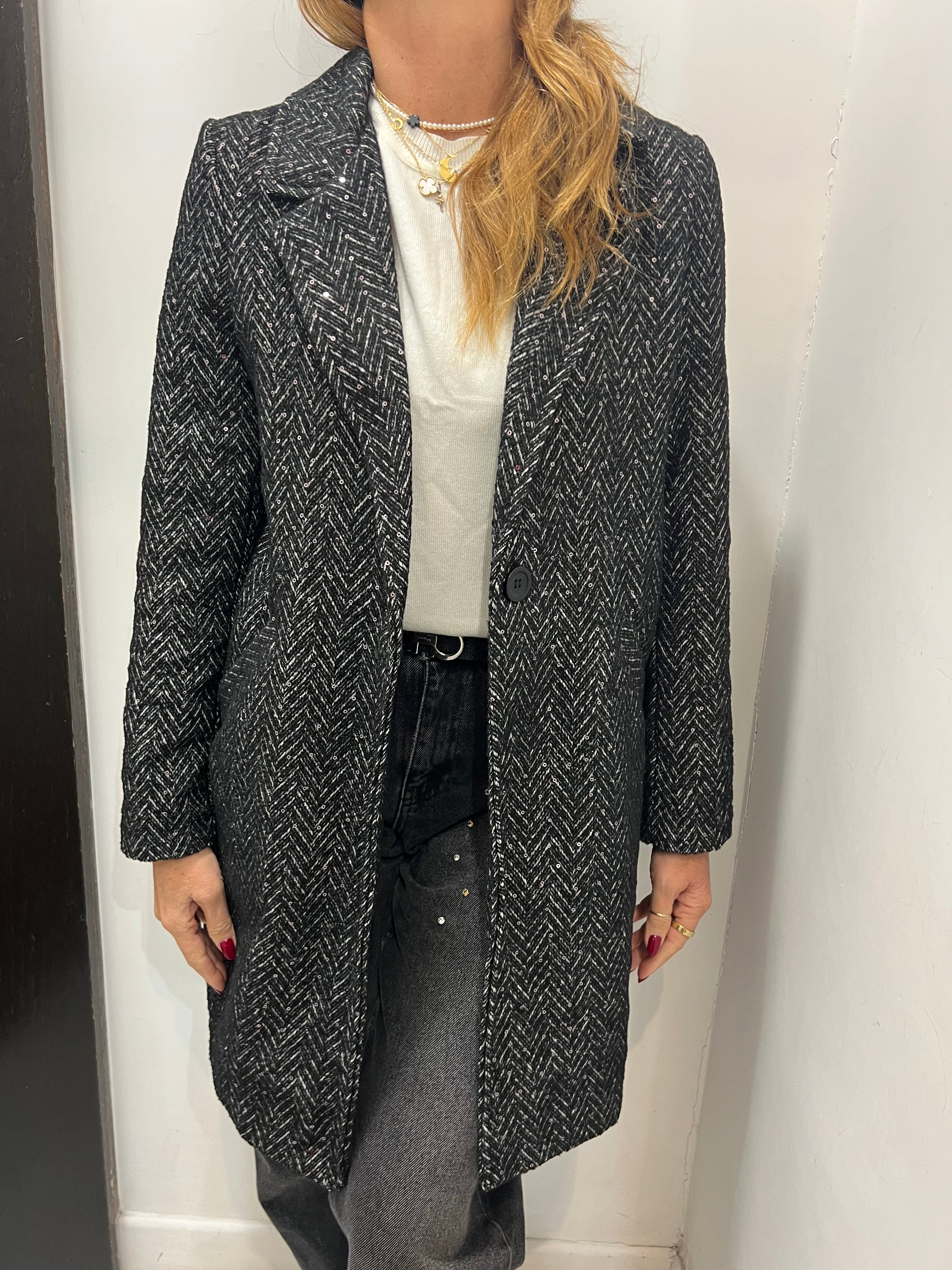 Cappotto chevron con micro paillettes con sciarpa coordinata staccabile Emisphere