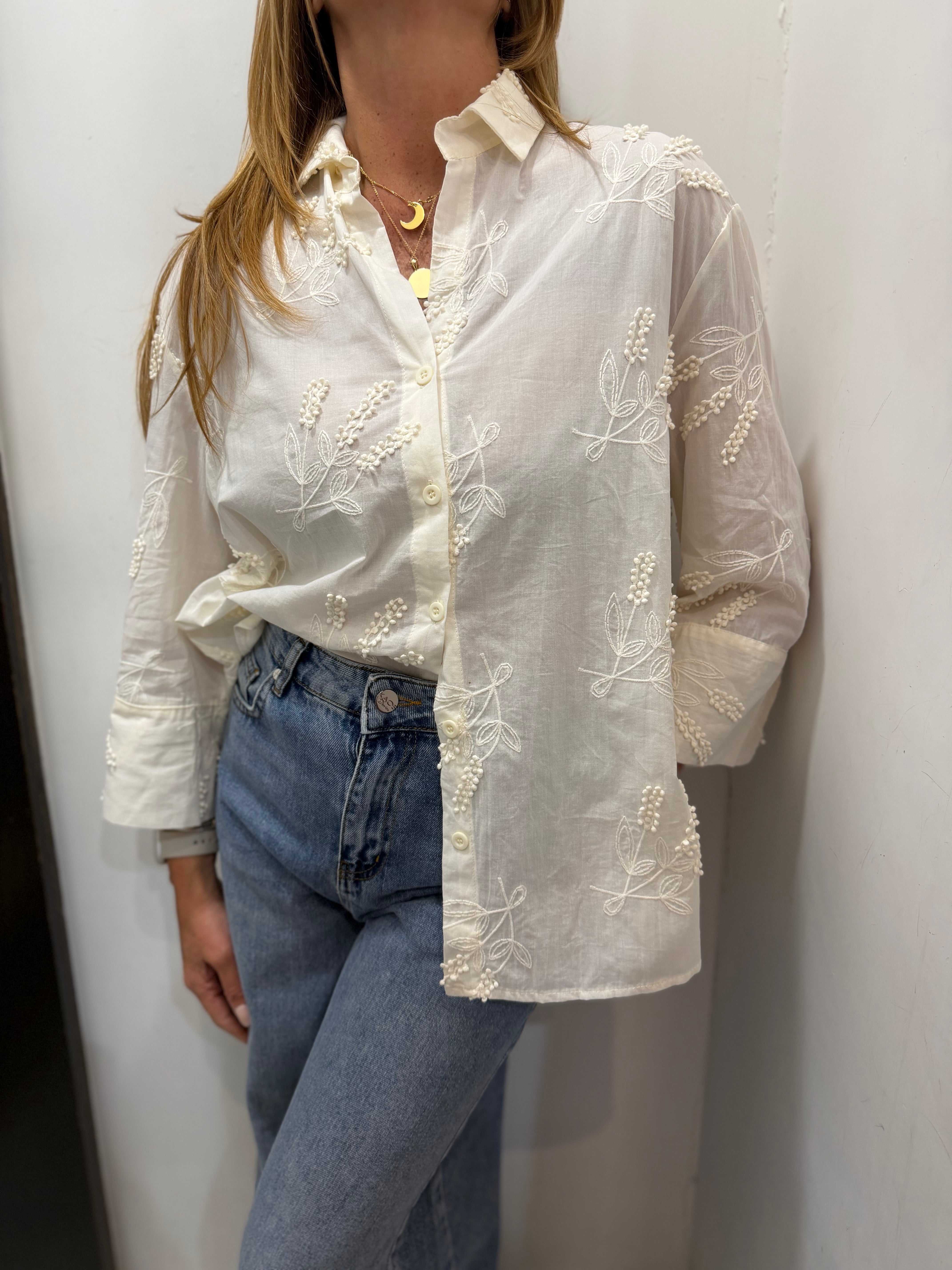 Camicia con ricami a rilievo Emisphere