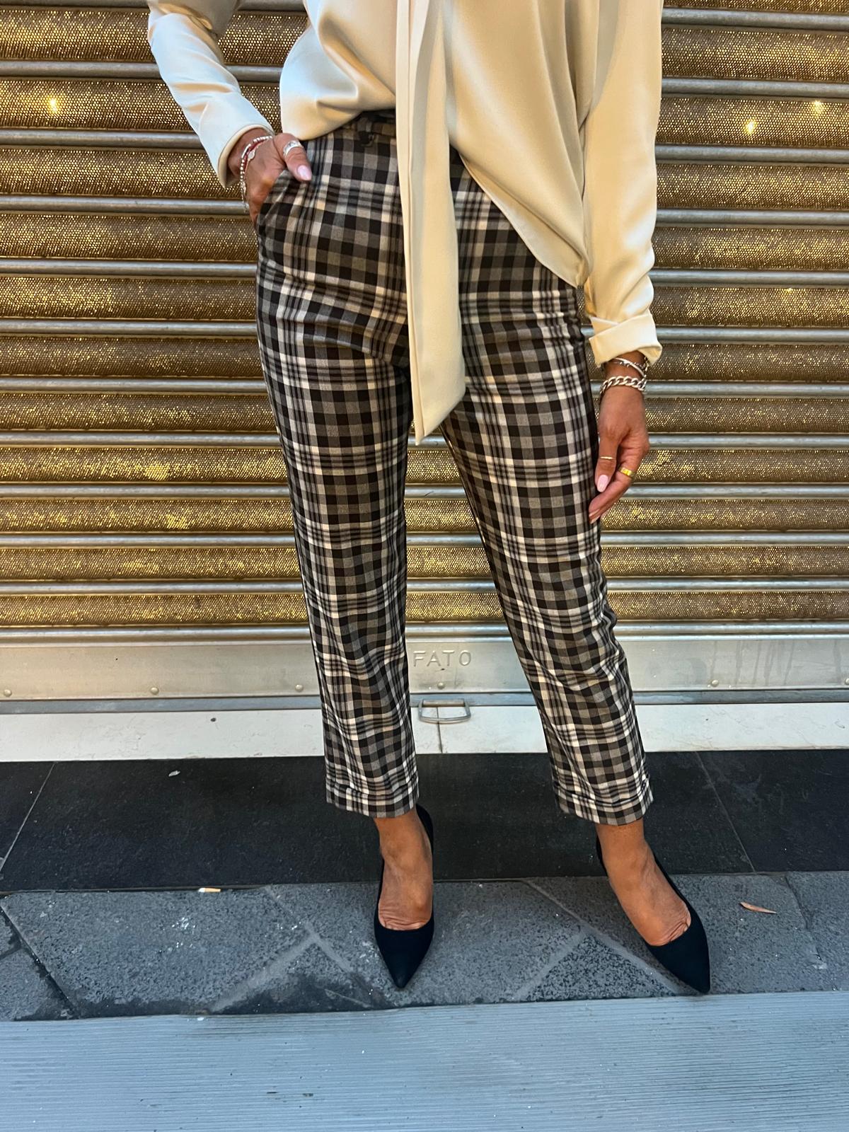 Pantalone gamba diritta con risvolti al fondo Hanita
