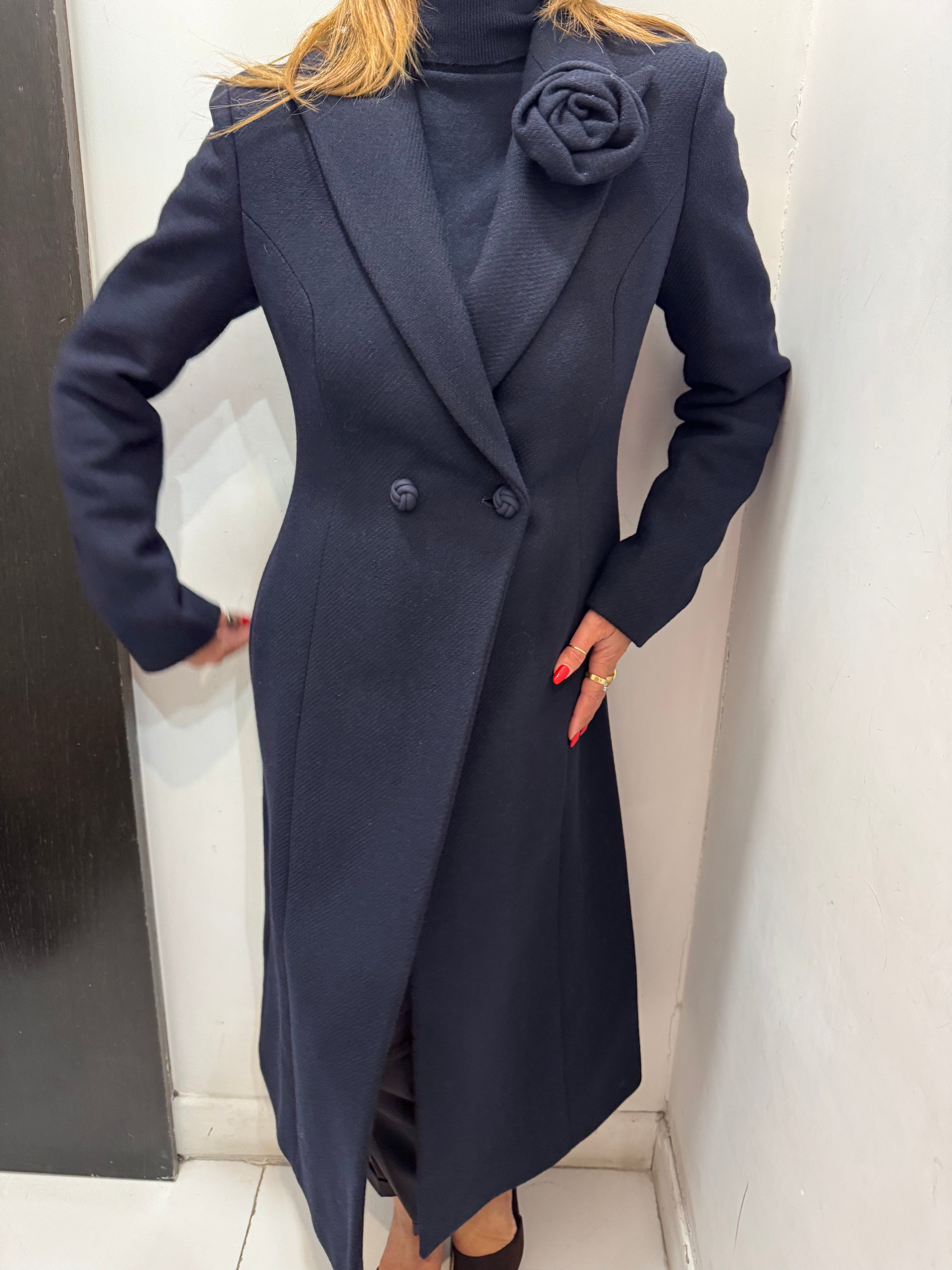 Cappotto doppio petto spigato con spilla