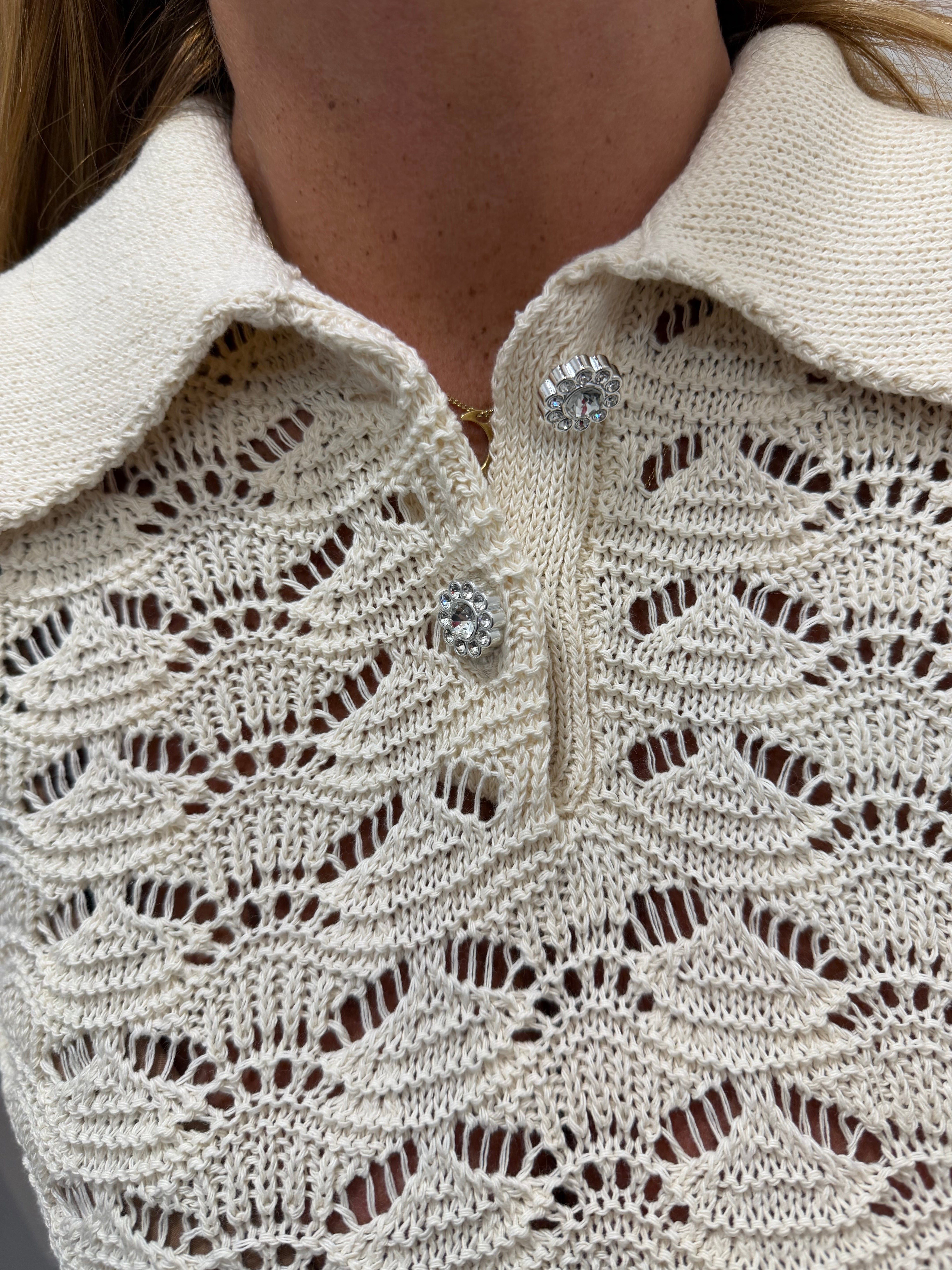 Polo in crochet con bottoni gioiello Emisphere