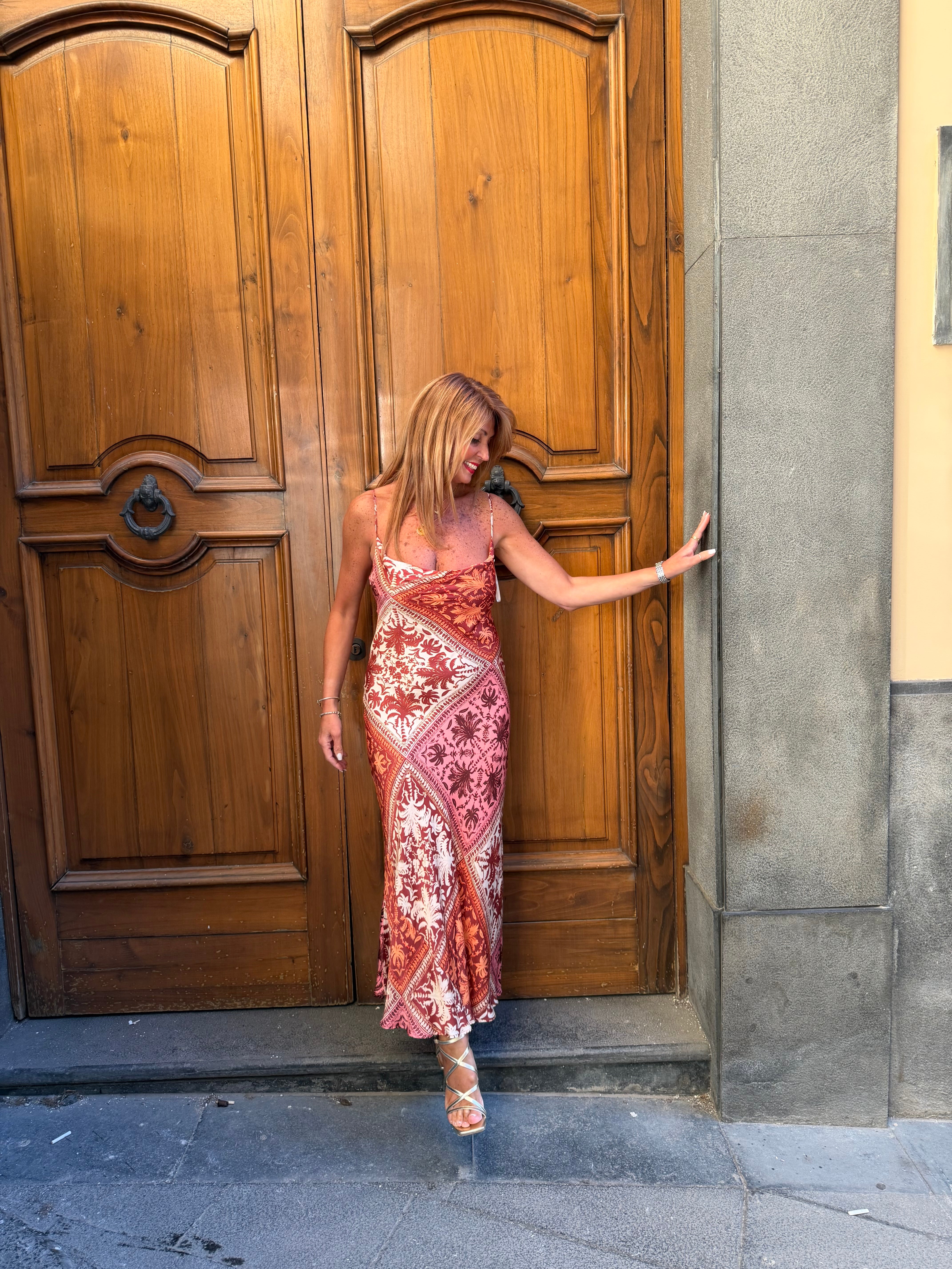 Abito lungo a sbieco su raso viscosa stampato Hanita