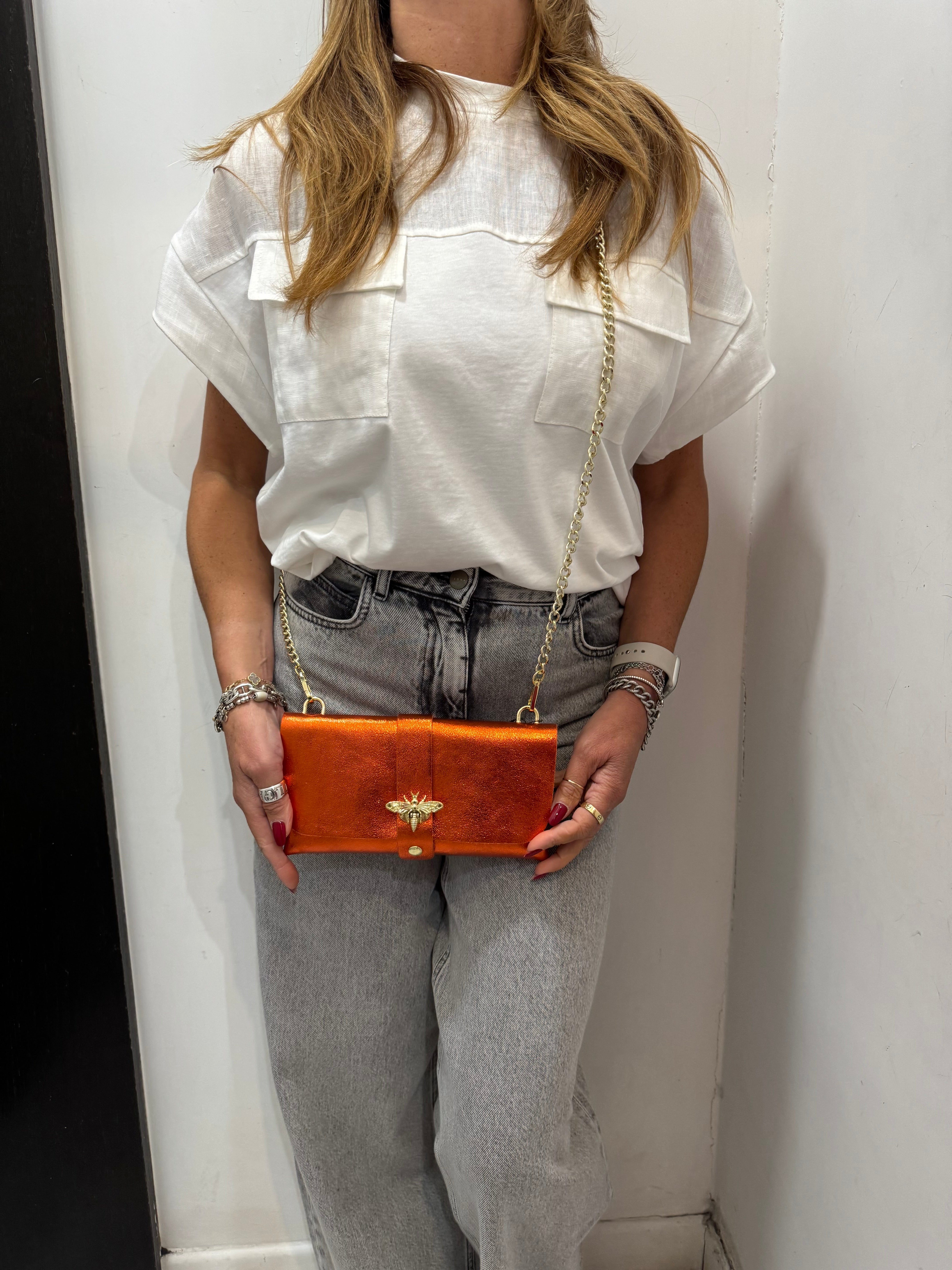 Pochette con tracolla con dettaglio ape Emisphere