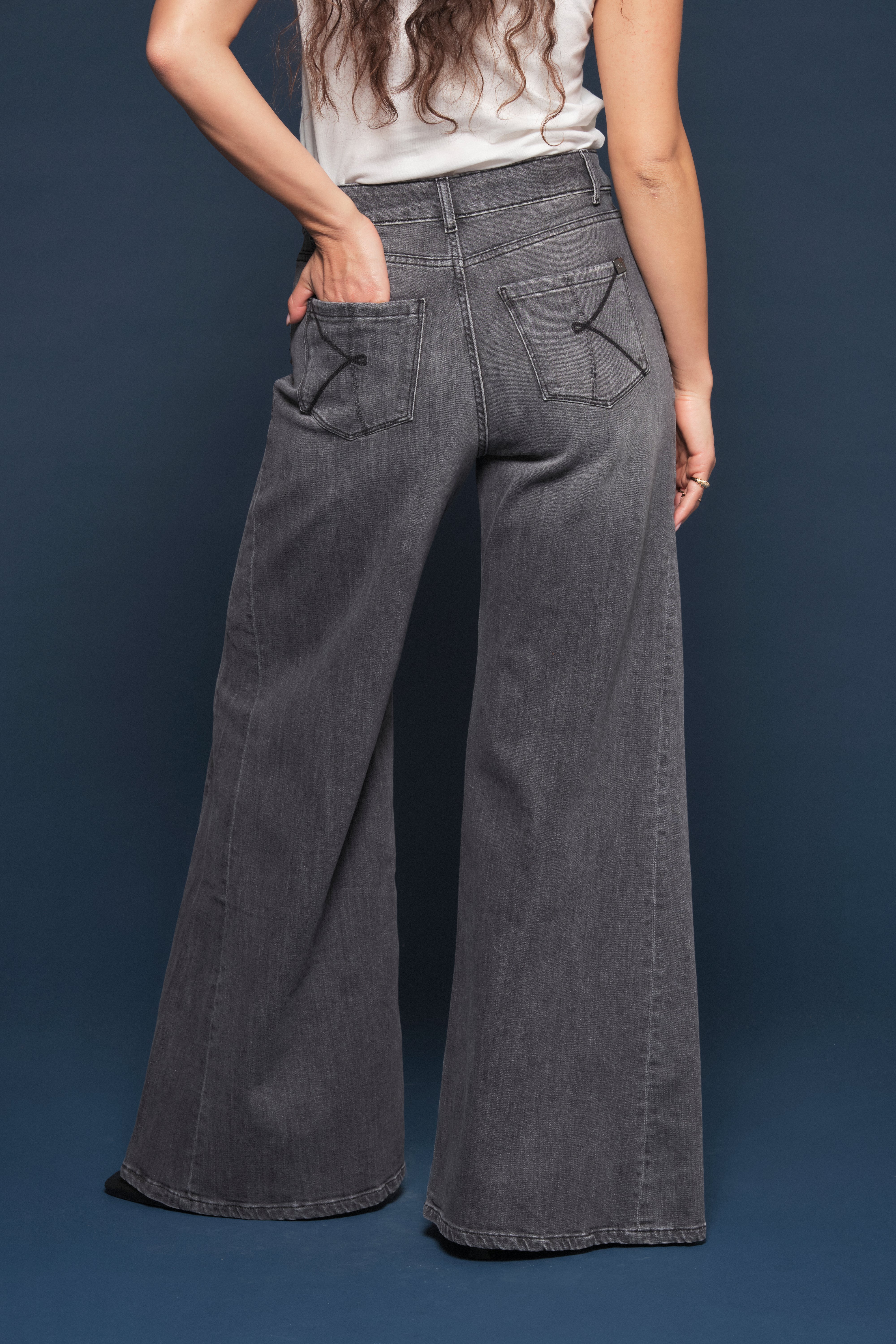 Jeans wide leg nero délavé con borchie Kaos Denim