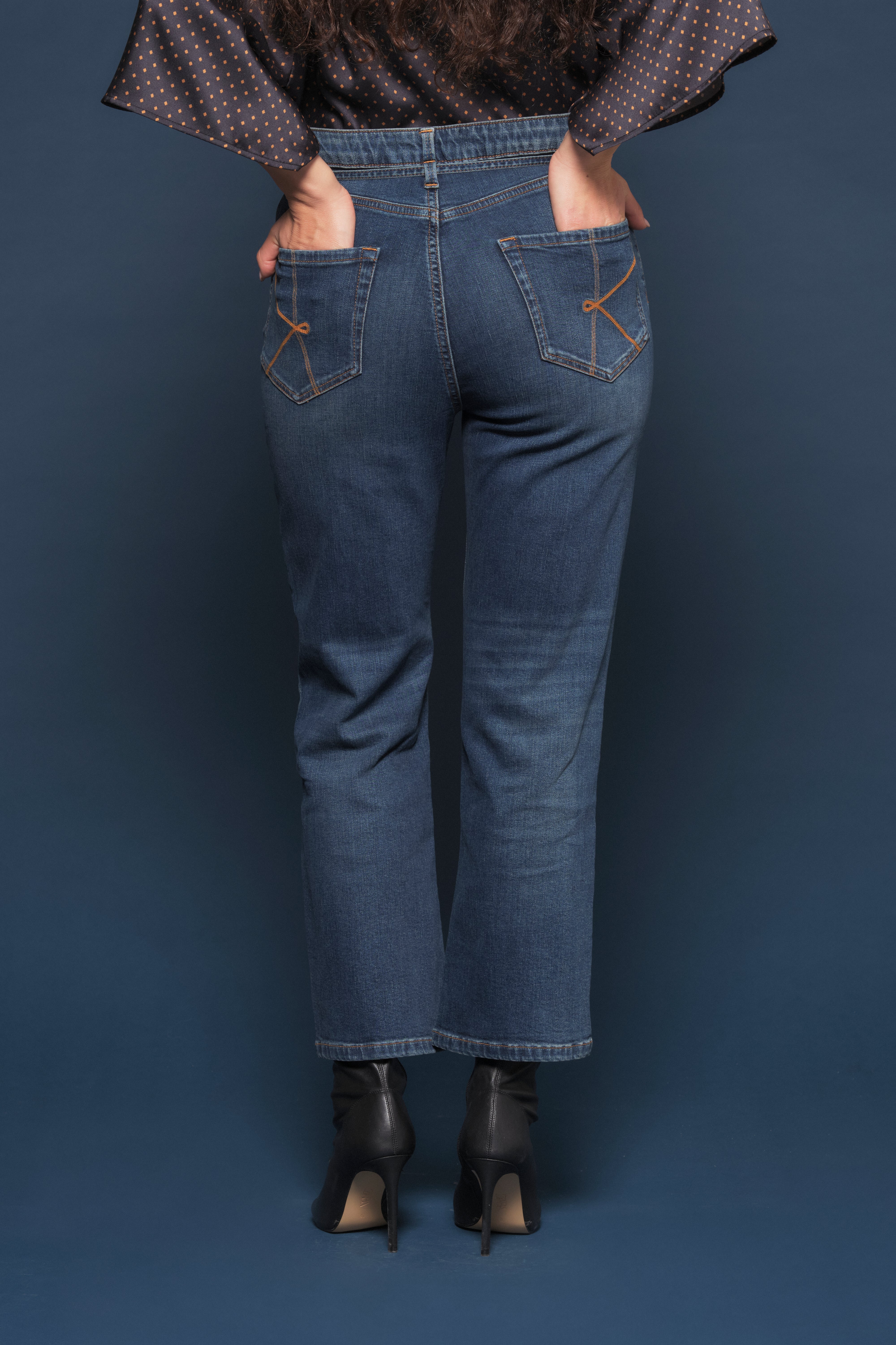 Jeans Boyfriend con cintura
 Kaos Denim