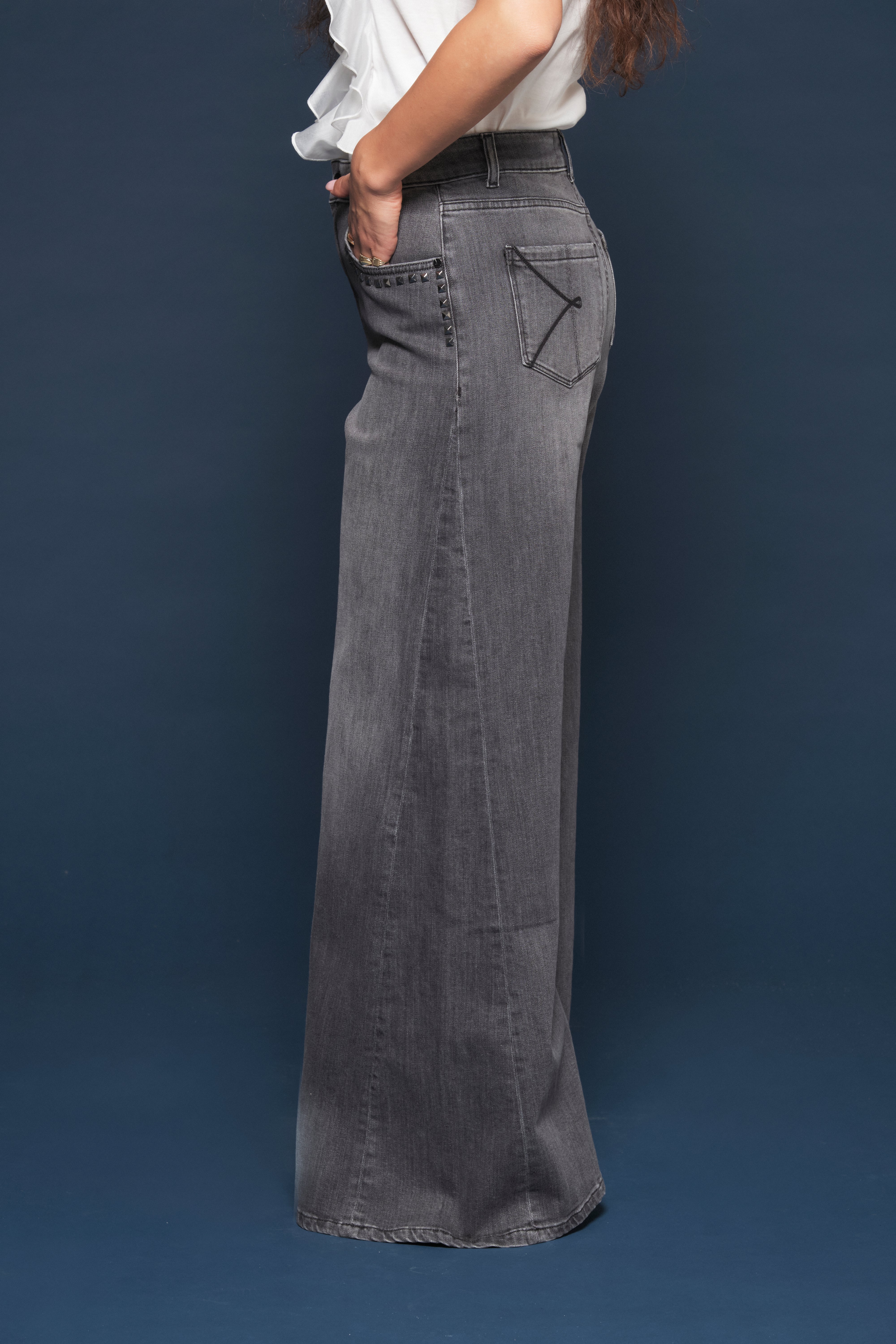 Jeans wide leg nero délavé con borchie Kaos Denim
