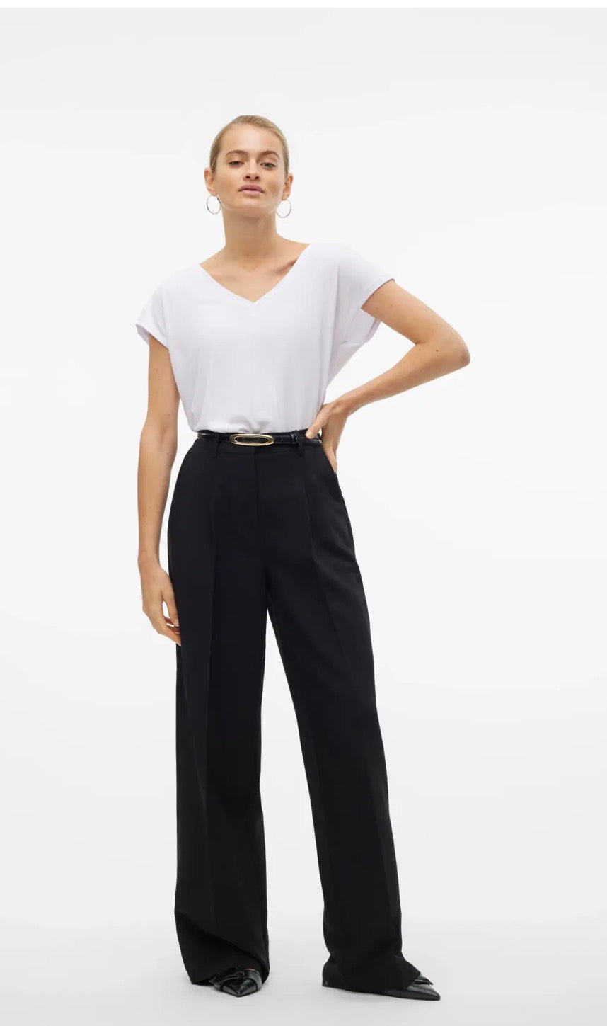 T-shirt scollo a V in modal Vero Moda