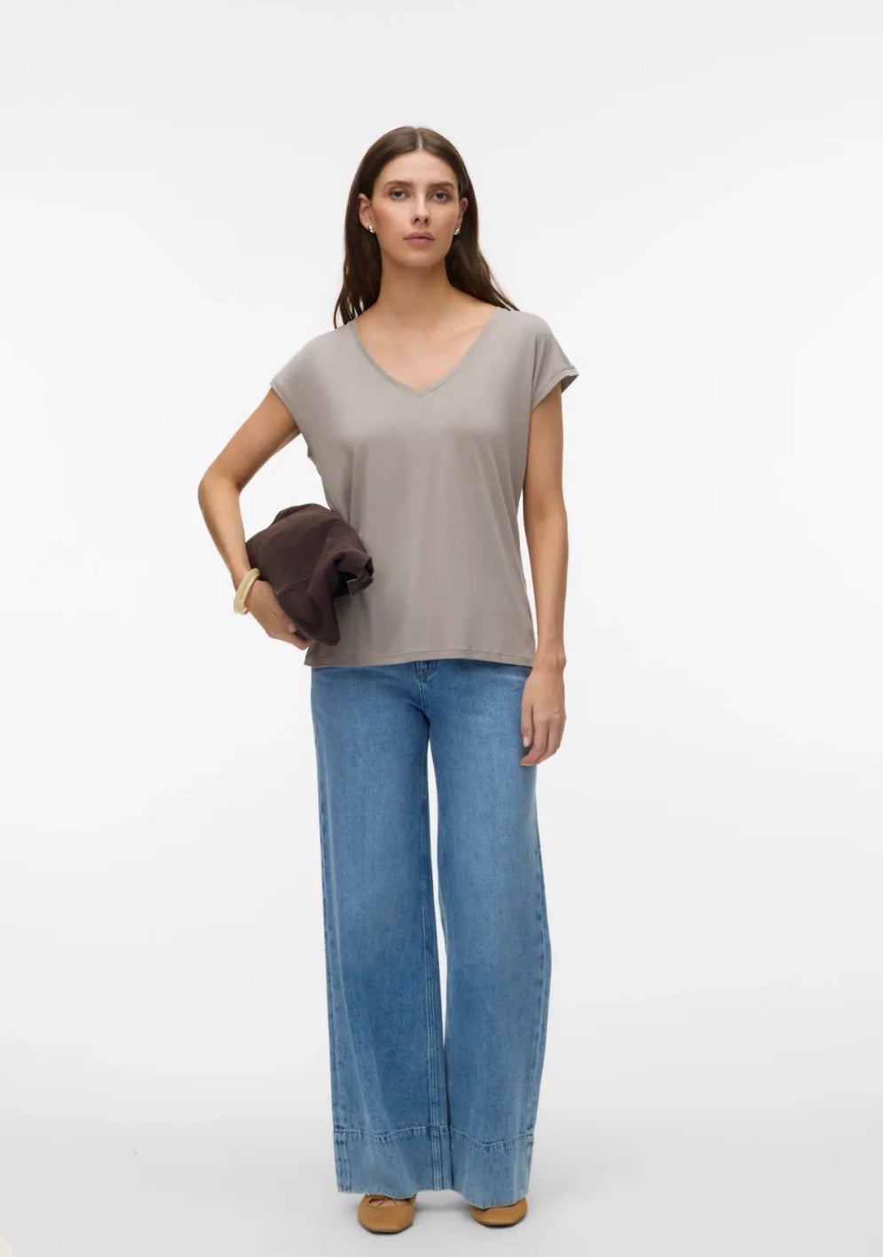 T-shirt scollo a V in modal Vero Moda