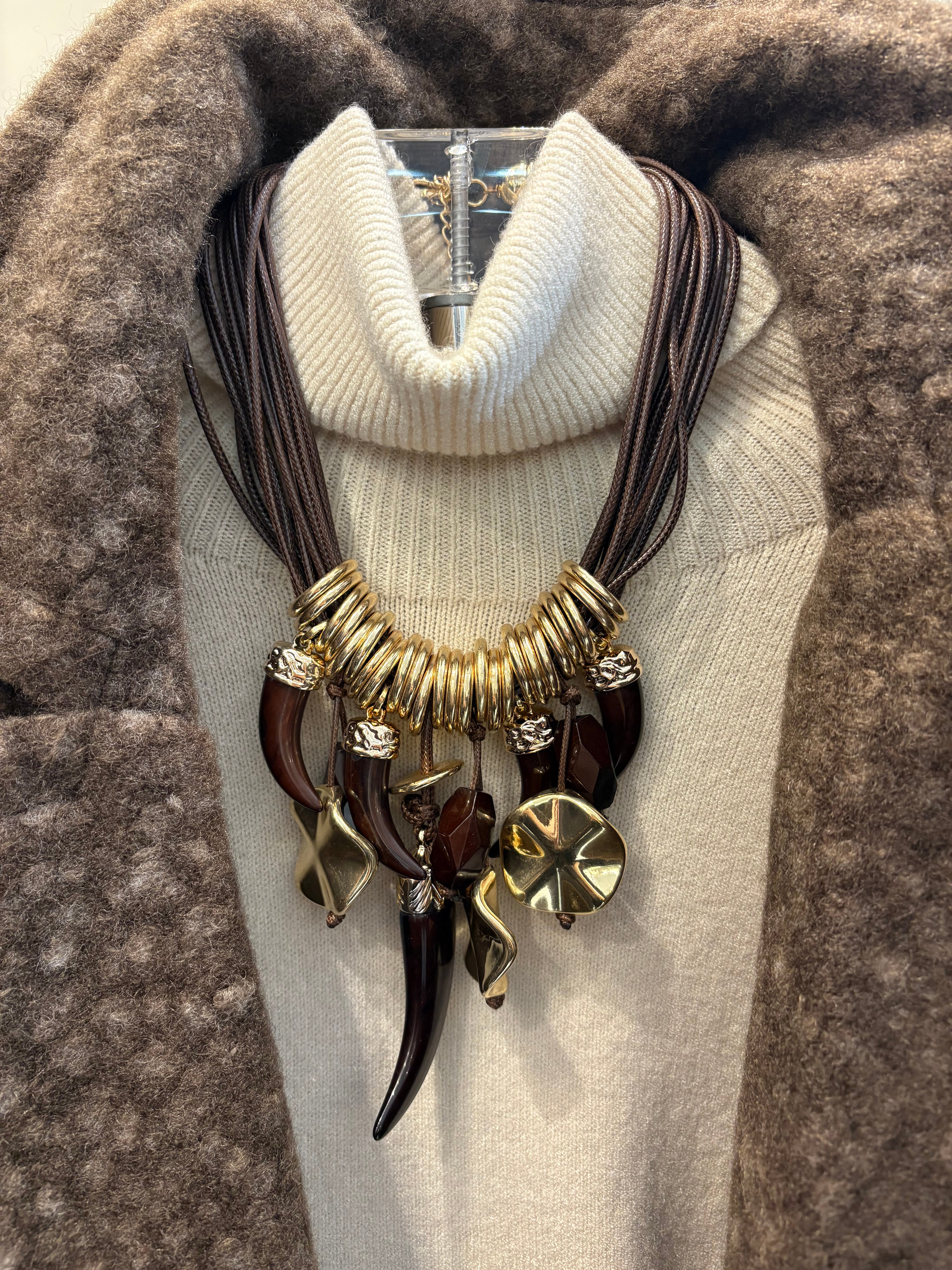 Collana multi-cordone con pendenti scultorei Emisphere