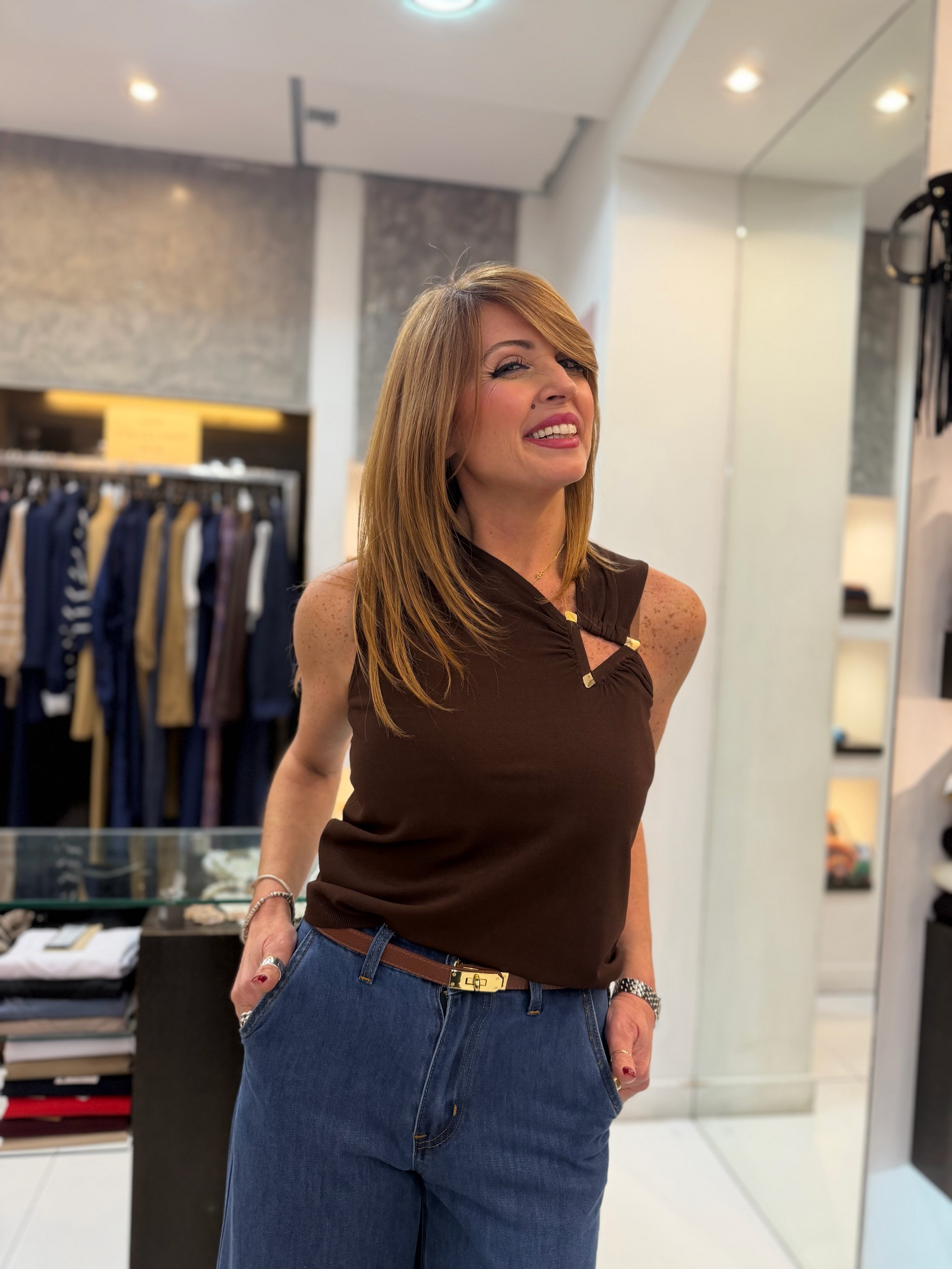 Top asimmetrico e dettaglio dorato Kaos Donna