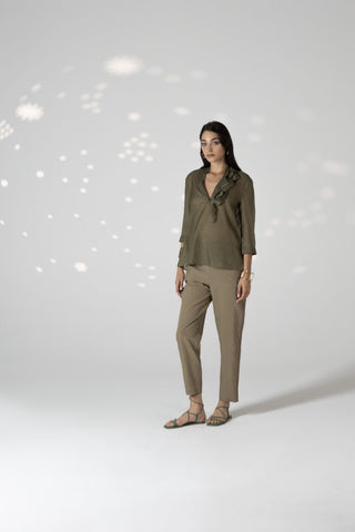 Blusa scollo a v in cotone seta con ricamo Hanita