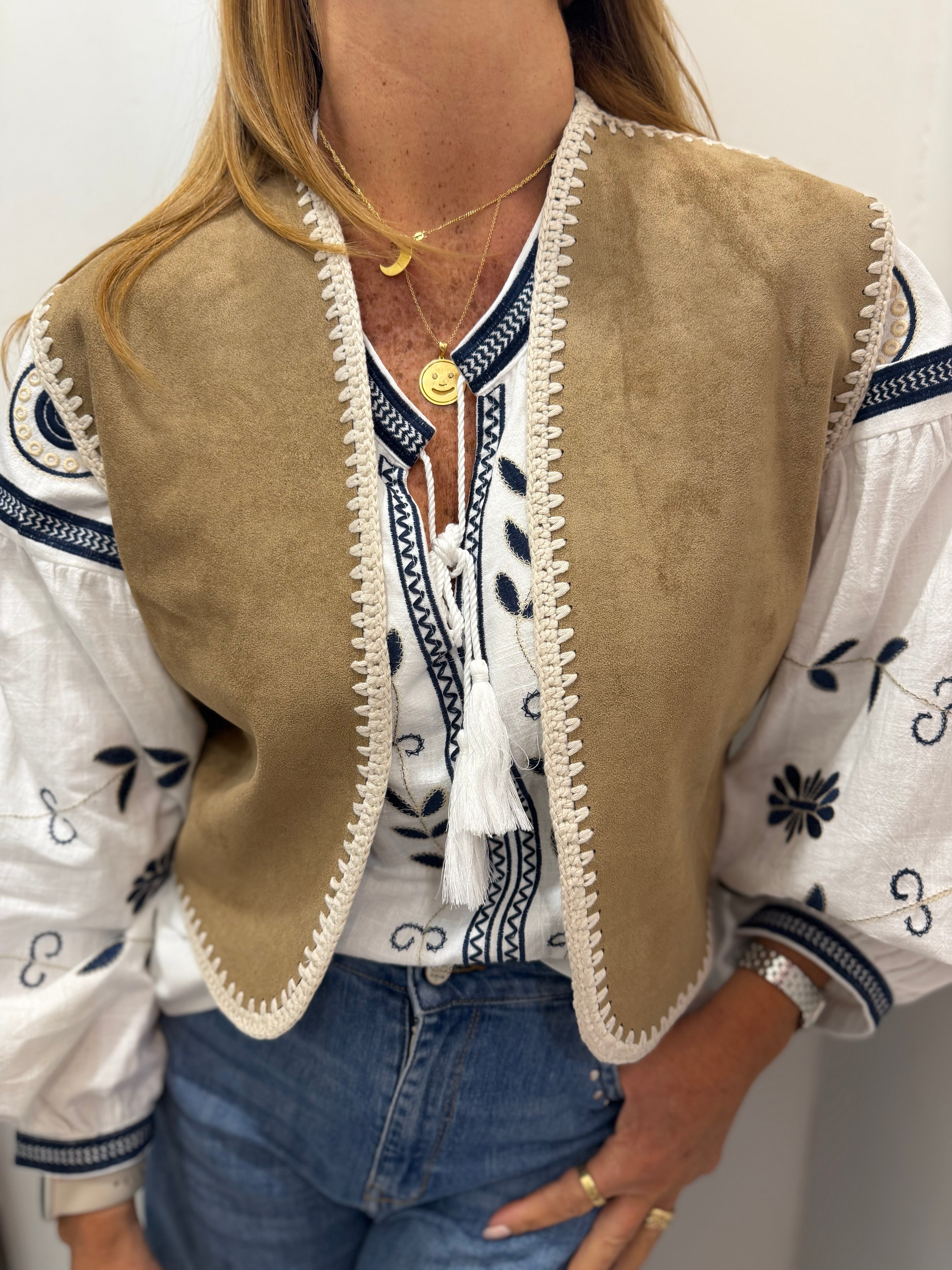 Gilet in suede con ricamo Emisphere