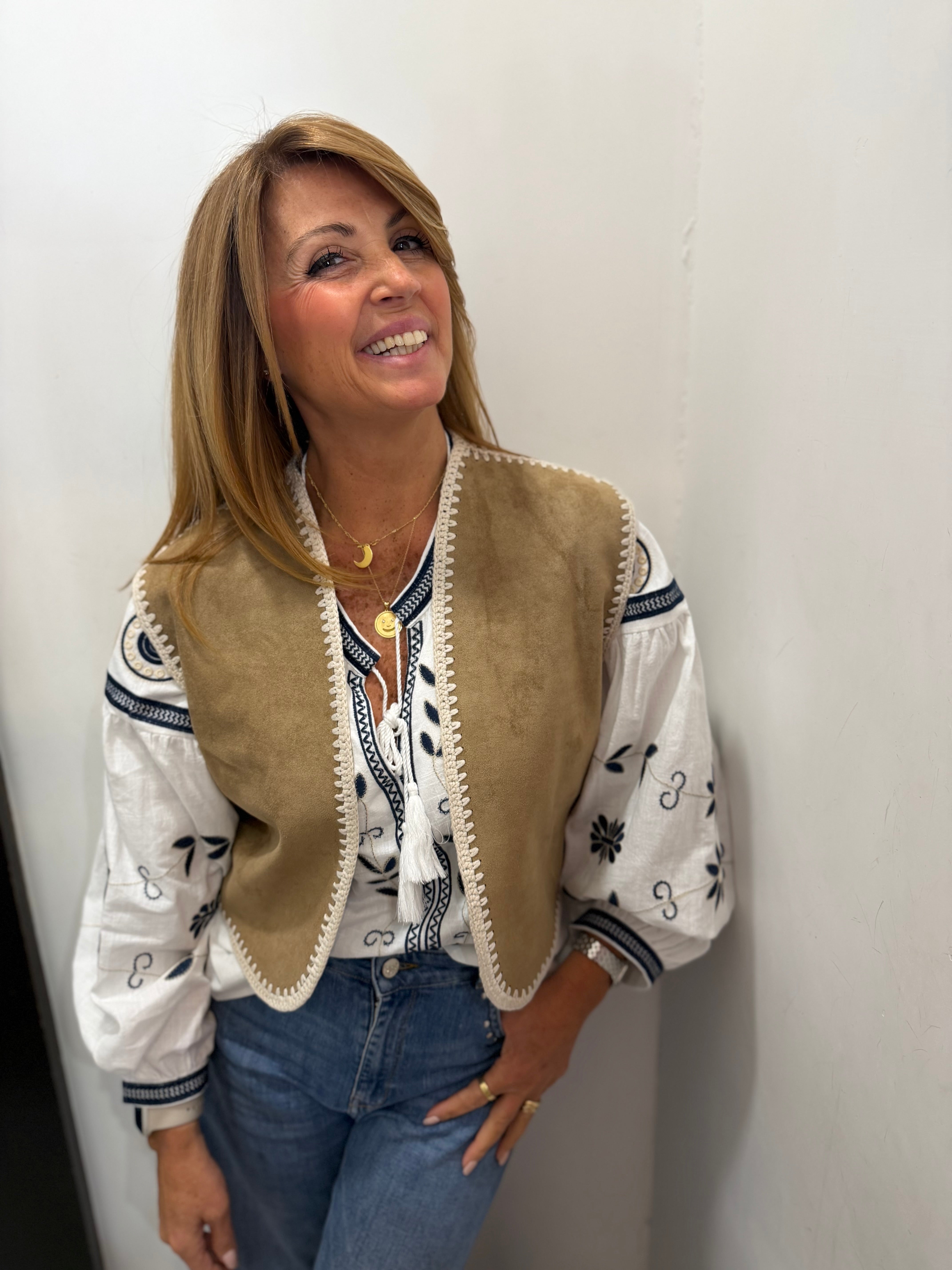 Gilet in suede con ricamo Emisphere