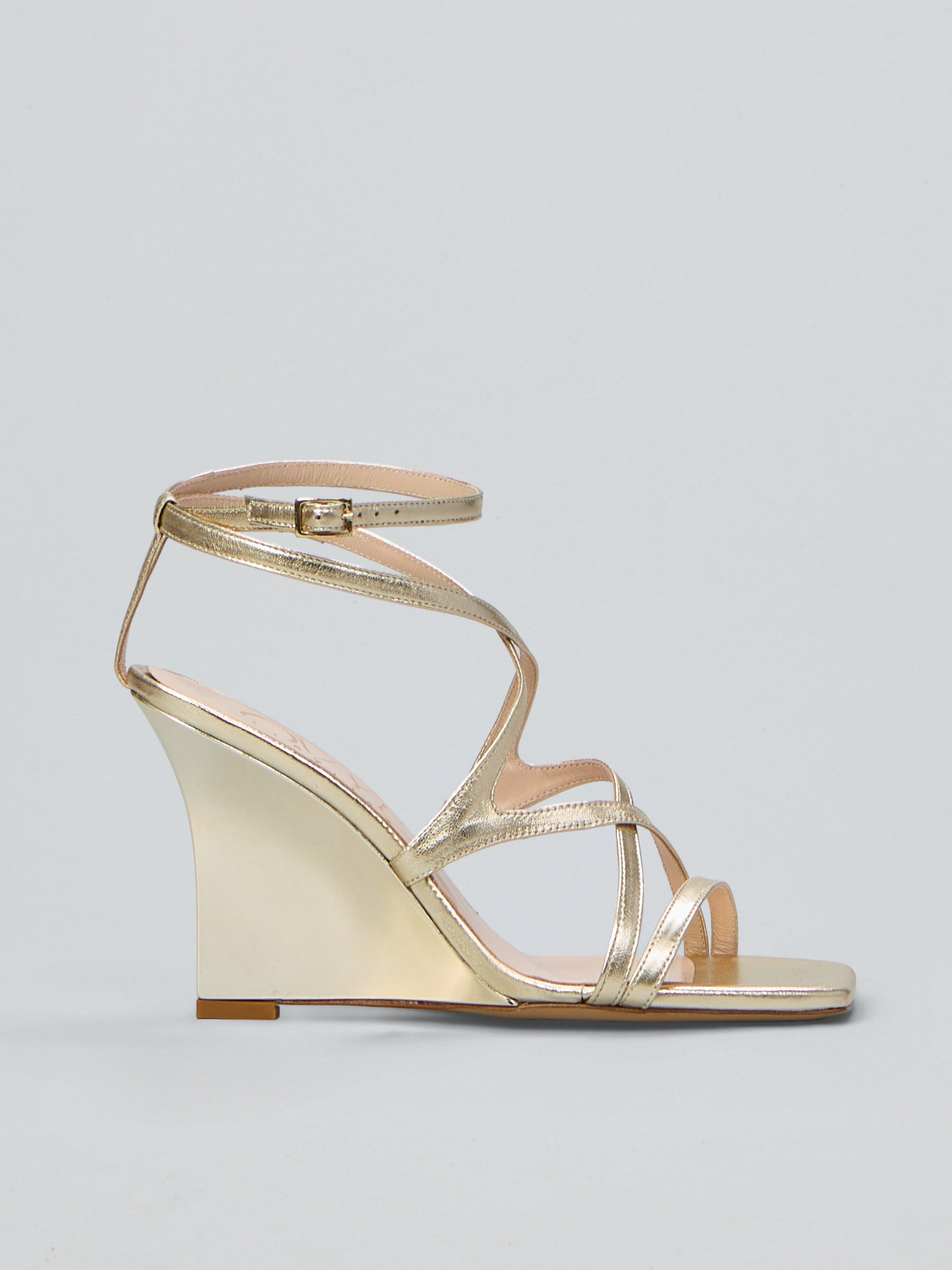 Sandalo in pelle con zeppa Ovyé