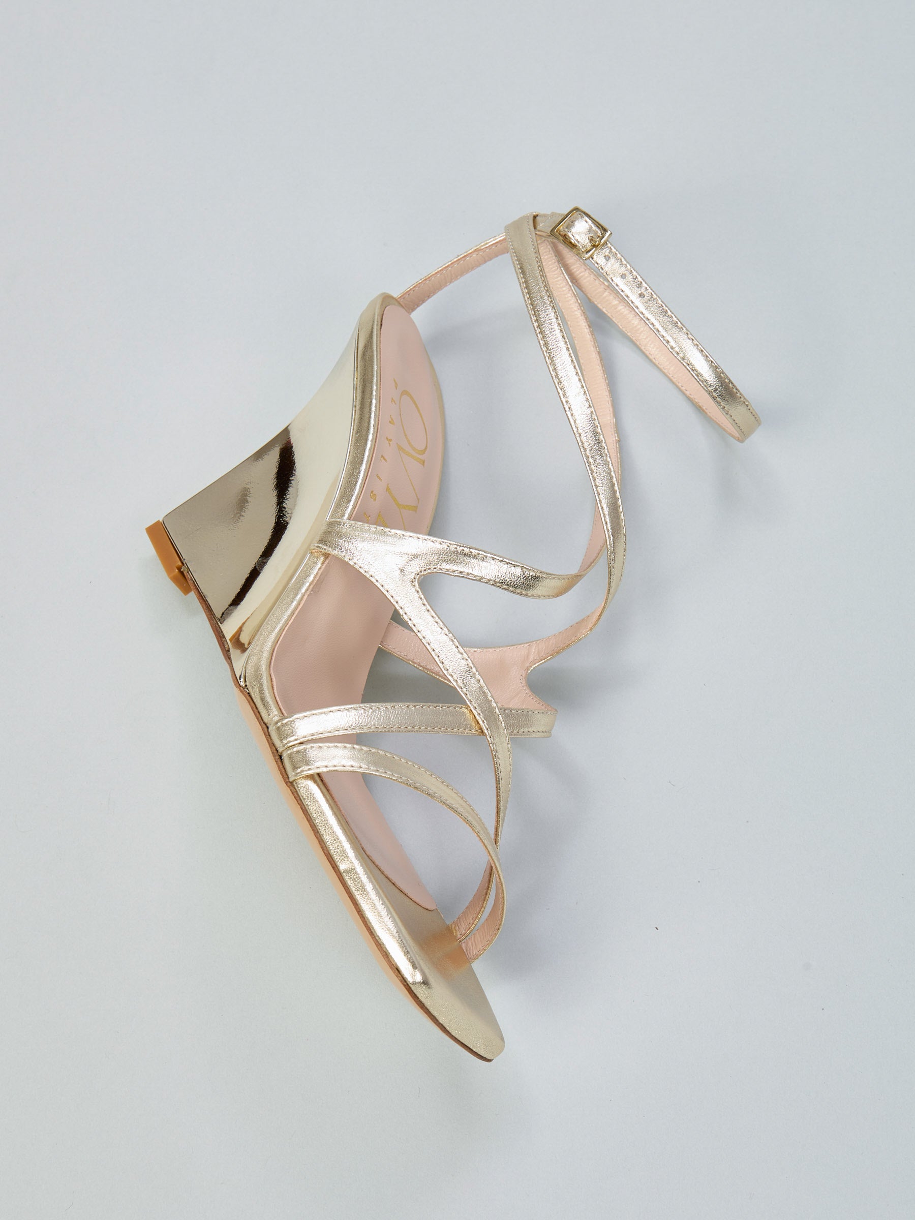 Sandalo in pelle con zeppa Ovyé